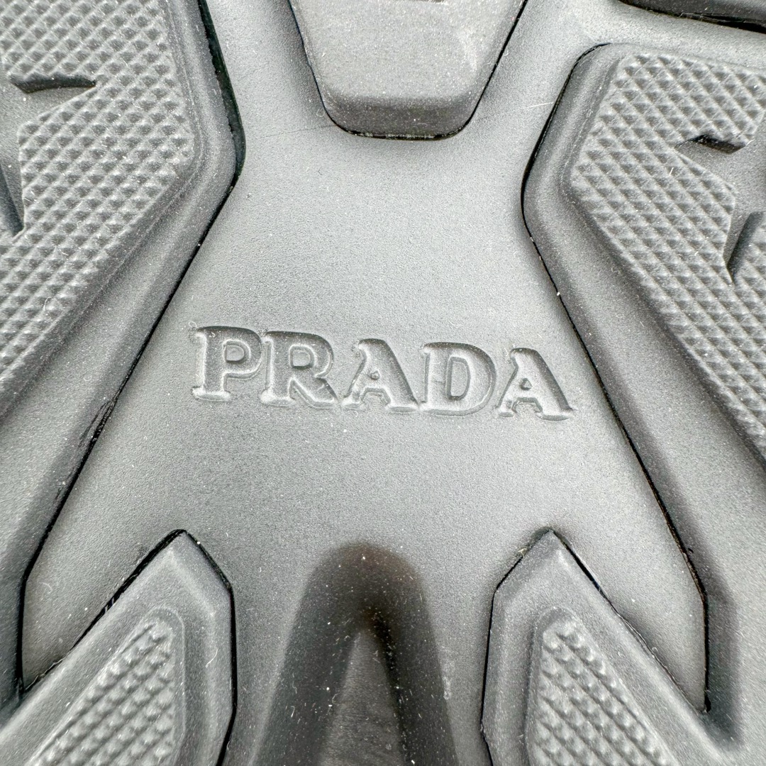 图片[20]-＃GD广顶 Prada Systeme 普拉达亮面皮革休闲时尚生活运动鞋 以现代手法重塑经典风格隐藏式鞋带造就简洁外观全手工缝制体现品牌匠人精神轻便的鞋底充满运动感 尺码：39 40 41 42 43 44 45-选品中心