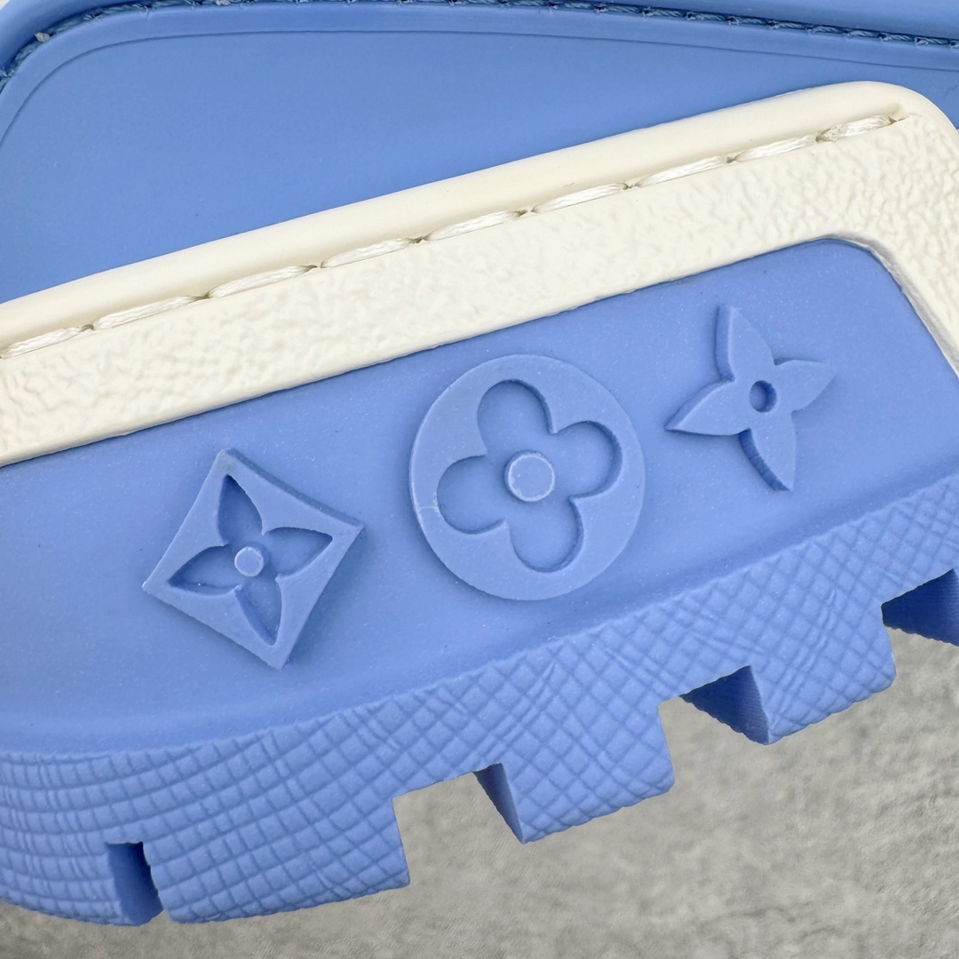 图片[15]-＃GD广顶 Louis Vuitton Trainer Maxi路易威登时装走秀运动时尚板鞋 小胖丁面包鞋 外贸零售特供批次 2023全新纸板数据 印花高频效果碾压市面 市售天花板产物 耗时半年巨作 全套原厂新版原纸板楦头开发 原厂特供皮料加持 市场所有版本中综合最强的货品 GD实力大厂出品 全网最全配色更新最快 最成熟的做工稳定的品控 完美鞋型超高的清洁度 零毛边线头瑕疵 全套原楦原纸版原鞋开模 全网最具灵魂的版型 正确原装黄色鞋盒 正确中底印花 鞋面印花3D高频深度立体 全鞋电脑针车 紧密相连 针距密度一致 环保乳胶注塑鞋垫 厚度脚感还原原版 皮面裁剪部位 统一油边封口工艺 原装橡胶大底含胶量大底组合零偏差 专柜全套包装 防尘袋 说明书 质保卡 男女鞋 尺码：35 36 37 38 39 40 41 42 43 44 45-选品中心