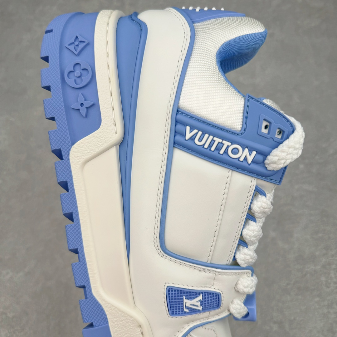 图片[6]-＃GD广顶 Louis Vuitton Trainer Maxi路易威登时装走秀运动时尚板鞋 小胖丁面包鞋 外贸零售特供批次 2023全新纸板数据 印花高频效果碾压市面 市售天花板产物 耗时半年巨作 全套原厂新版原纸板楦头开发 原厂特供皮料加持 市场所有版本中综合最强的货品 GD实力大厂出品 全网最全配色更新最快 最成熟的做工稳定的品控 完美鞋型超高的清洁度 零毛边线头瑕疵 全套原楦原纸版原鞋开模 全网最具灵魂的版型 正确原装黄色鞋盒 正确中底印花 鞋面印花3D高频深度立体 全鞋电脑针车 紧密相连 针距密度一致 环保乳胶注塑鞋垫 厚度脚感还原原版 皮面裁剪部位 统一油边封口工艺 原装橡胶大底含胶量大底组合零偏差 专柜全套包装 防尘袋 说明书 质保卡 男女鞋 尺码：35 36 37 38 39 40 41 42 43 44 45-选品中心