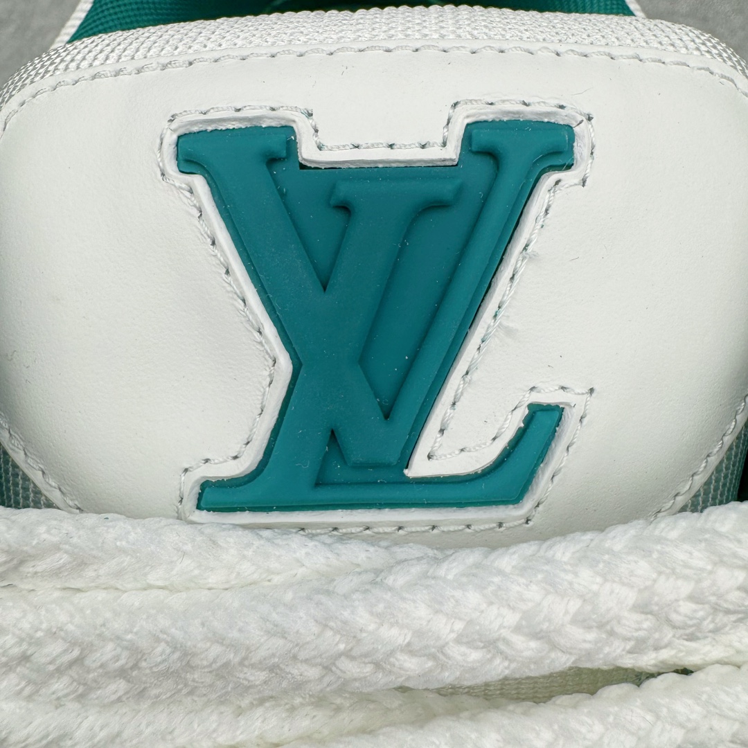 图片[15]-＃GD广顶 Louis Vuitton Trainer Maxi路易威登时装走秀运动时尚板鞋 小胖丁面包鞋 外贸零售特供批次 2023全新纸板数据 印花高频效果碾压市面 市售天花板产物 耗时半年巨作 全套原厂新版原纸板楦头开发 原厂特供皮料加持 市场所有版本中综合最强的货品 GD实力大厂出品 全网最全配色更新最快 最成熟的做工稳定的品控 完美鞋型超高的清洁度 零毛边线头瑕疵 全套原楦原纸版原鞋开模 全网最具灵魂的版型 正确原装黄色鞋盒 正确中底印花 鞋面印花3D高频深度立体 全鞋电脑针车 紧密相连 针距密度一致 环保乳胶注塑鞋垫 厚度脚感还原原版 皮面裁剪部位 统一油边封口工艺 原装橡胶大底含胶量大底组合零偏差 专柜全套包装 防尘袋 说明书 质保卡 男女鞋 尺码：35 36 37 38 39 40 41 42 43 44 45-选品中心