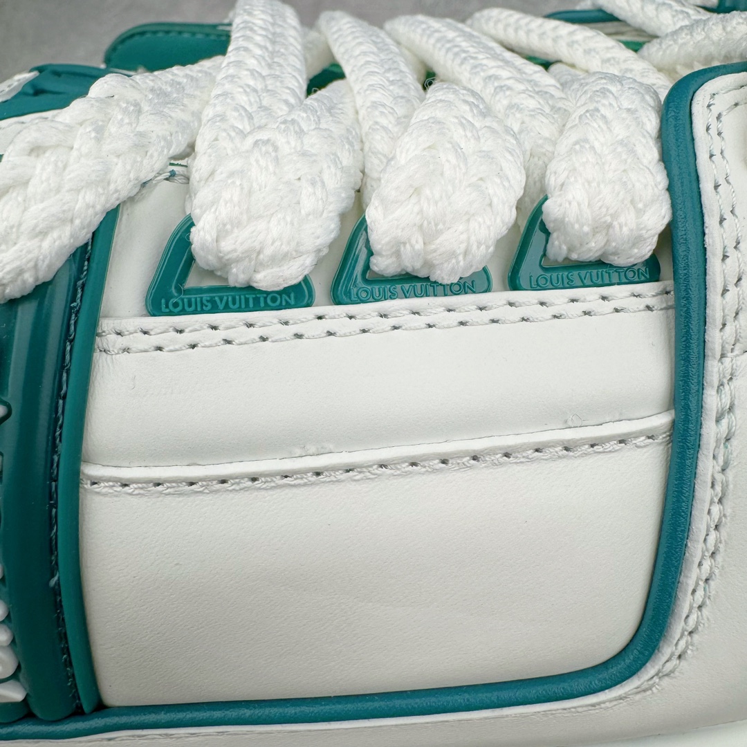 图片[17]-＃GD广顶 Louis Vuitton Trainer Maxi路易威登时装走秀运动时尚板鞋 小胖丁面包鞋 外贸零售特供批次 2023全新纸板数据 印花高频效果碾压市面 市售天花板产物 耗时半年巨作 全套原厂新版原纸板楦头开发 原厂特供皮料加持 市场所有版本中综合最强的货品 GD实力大厂出品 全网最全配色更新最快 最成熟的做工稳定的品控 完美鞋型超高的清洁度 零毛边线头瑕疵 全套原楦原纸版原鞋开模 全网最具灵魂的版型 正确原装黄色鞋盒 正确中底印花 鞋面印花3D高频深度立体 全鞋电脑针车 紧密相连 针距密度一致 环保乳胶注塑鞋垫 厚度脚感还原原版 皮面裁剪部位 统一油边封口工艺 原装橡胶大底含胶量大底组合零偏差 专柜全套包装 防尘袋 说明书 质保卡 男女鞋 尺码：35 36 37 38 39 40 41 42 43 44 45-选品中心