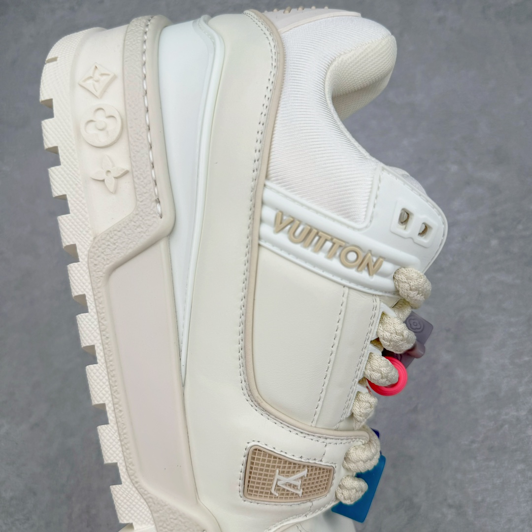 图片[6]-＃GD广顶 Louis Vuitton Trainer Maxi路易威登时装走秀运动时尚板鞋 小胖丁面包鞋 外贸零售特供批次 2023全新纸板数据 印花高频效果碾压市面 市售天花板产物 耗时半年巨作 全套原厂新版原纸板楦头开发 原厂特供皮料加持 市场所有版本中综合最强的货品 GD实力大厂出品 全网最全配色更新最快 最成熟的做工稳定的品控 完美鞋型超高的清洁度 零毛边线头瑕疵 全套原楦原纸版原鞋开模 全网最具灵魂的版型 正确原装黄色鞋盒 正确中底印花 鞋面印花3D高频深度立体 全鞋电脑针车 紧密相连 针距密度一致 环保乳胶注塑鞋垫 厚度脚感还原原版 皮面裁剪部位 统一油边封口工艺 原装橡胶大底含胶量大底组合零偏差 专柜全套包装 防尘袋 说明书 质保卡 男女鞋 尺码：35 36 37 38 39 40 41 42 43 44 45-选品中心