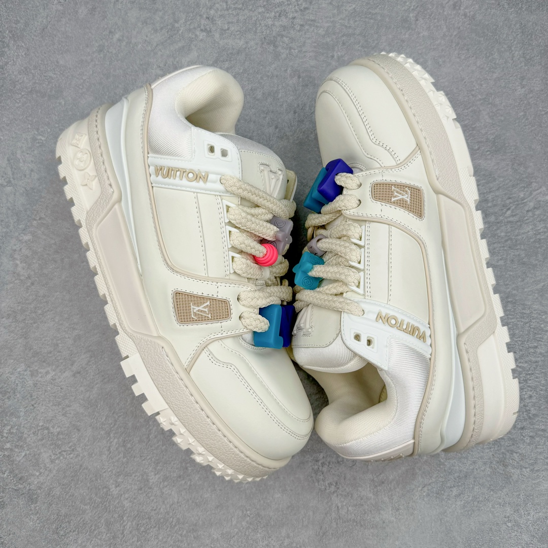 图片[3]-＃GD广顶 Louis Vuitton Trainer Maxi路易威登时装走秀运动时尚板鞋 小胖丁面包鞋 外贸零售特供批次 2023全新纸板数据 印花高频效果碾压市面 市售天花板产物 耗时半年巨作 全套原厂新版原纸板楦头开发 原厂特供皮料加持 市场所有版本中综合最强的货品 GD实力大厂出品 全网最全配色更新最快 最成熟的做工稳定的品控 完美鞋型超高的清洁度 零毛边线头瑕疵 全套原楦原纸版原鞋开模 全网最具灵魂的版型 正确原装黄色鞋盒 正确中底印花 鞋面印花3D高频深度立体 全鞋电脑针车 紧密相连 针距密度一致 环保乳胶注塑鞋垫 厚度脚感还原原版 皮面裁剪部位 统一油边封口工艺 原装橡胶大底含胶量大底组合零偏差 专柜全套包装 防尘袋 说明书 质保卡 男女鞋 尺码：35 36 37 38 39 40 41 42 43 44 45-选品中心