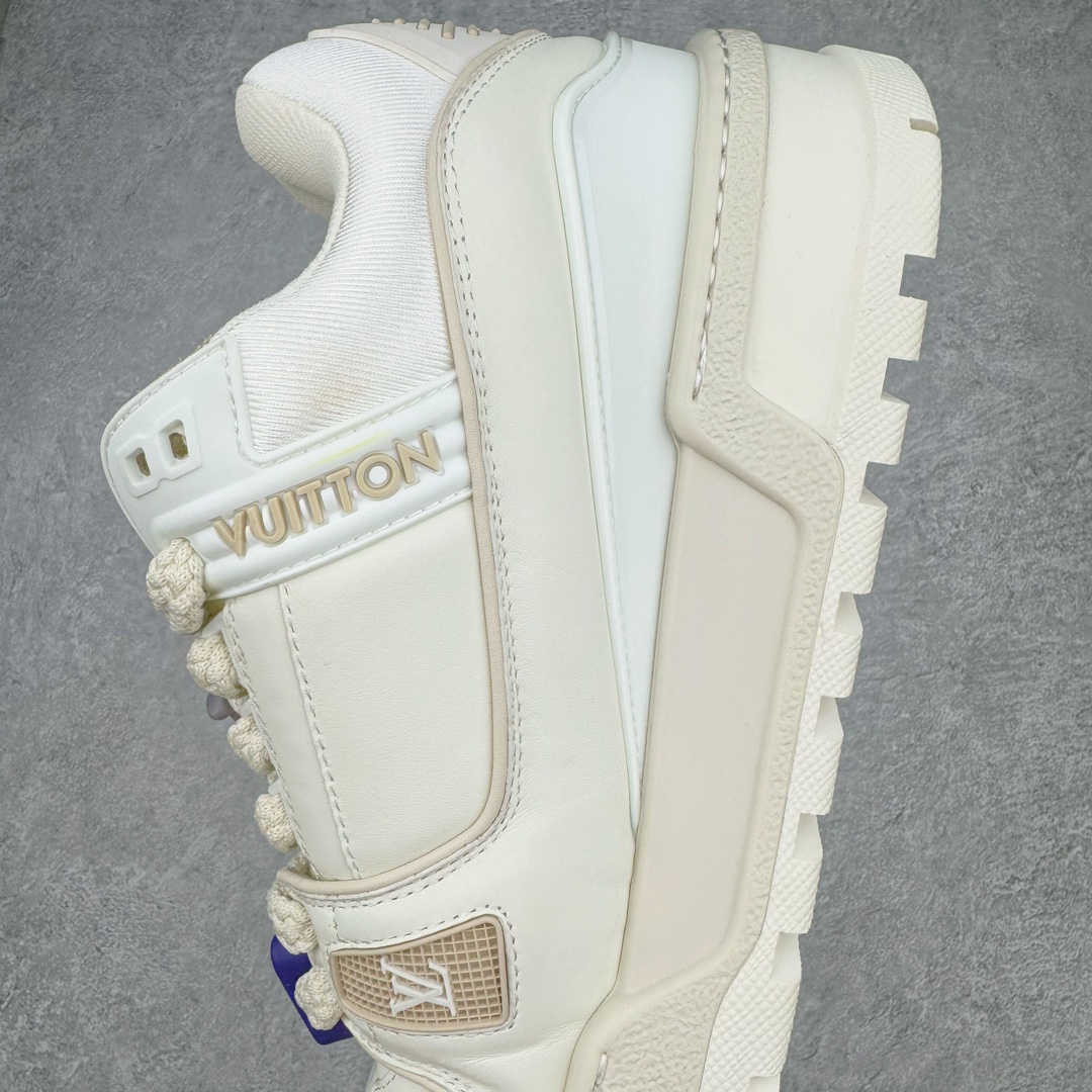 图片[7]-＃GD广顶 Louis Vuitton Trainer Maxi路易威登时装走秀运动时尚板鞋 小胖丁面包鞋 外贸零售特供批次 2023全新纸板数据 印花高频效果碾压市面 市售天花板产物 耗时半年巨作 全套原厂新版原纸板楦头开发 原厂特供皮料加持 市场所有版本中综合最强的货品 GD实力大厂出品 全网最全配色更新最快 最成熟的做工稳定的品控 完美鞋型超高的清洁度 零毛边线头瑕疵 全套原楦原纸版原鞋开模 全网最具灵魂的版型 正确原装黄色鞋盒 正确中底印花 鞋面印花3D高频深度立体 全鞋电脑针车 紧密相连 针距密度一致 环保乳胶注塑鞋垫 厚度脚感还原原版 皮面裁剪部位 统一油边封口工艺 原装橡胶大底含胶量大底组合零偏差 专柜全套包装 防尘袋 说明书 质保卡 男女鞋 尺码：35 36 37 38 39 40 41 42 43 44 45-选品中心