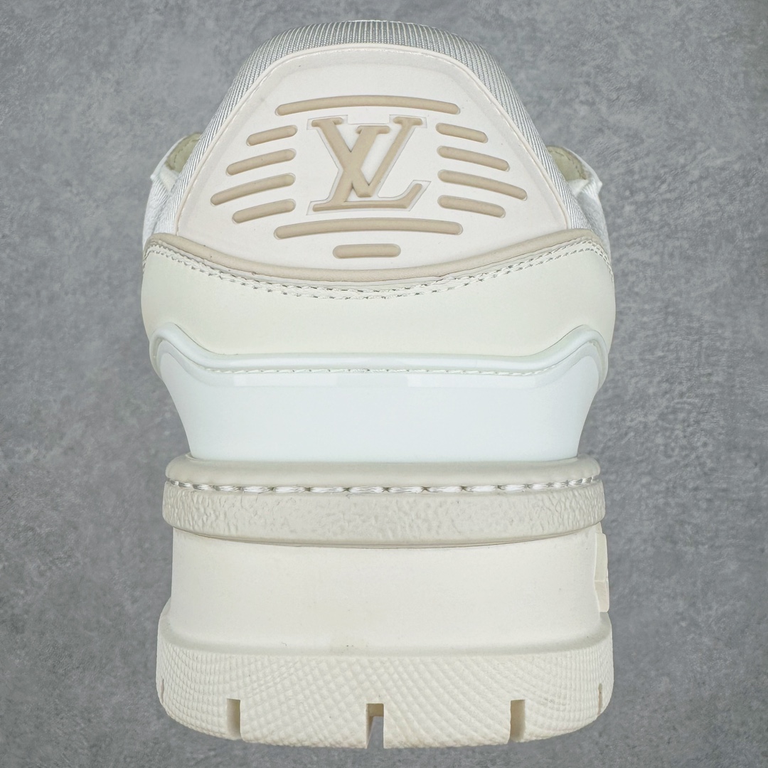图片[8]-＃GD广顶 Louis Vuitton Trainer Maxi路易威登时装走秀运动时尚板鞋 小胖丁面包鞋 外贸零售特供批次 2023全新纸板数据 印花高频效果碾压市面 市售天花板产物 耗时半年巨作 全套原厂新版原纸板楦头开发 原厂特供皮料加持 市场所有版本中综合最强的货品 GD实力大厂出品 全网最全配色更新最快 最成熟的做工稳定的品控 完美鞋型超高的清洁度 零毛边线头瑕疵 全套原楦原纸版原鞋开模 全网最具灵魂的版型 正确原装黄色鞋盒 正确中底印花 鞋面印花3D高频深度立体 全鞋电脑针车 紧密相连 针距密度一致 环保乳胶注塑鞋垫 厚度脚感还原原版 皮面裁剪部位 统一油边封口工艺 原装橡胶大底含胶量大底组合零偏差 专柜全套包装 防尘袋 说明书 质保卡 男女鞋 尺码：35 36 37 38 39 40 41 42 43 44 45-选品中心