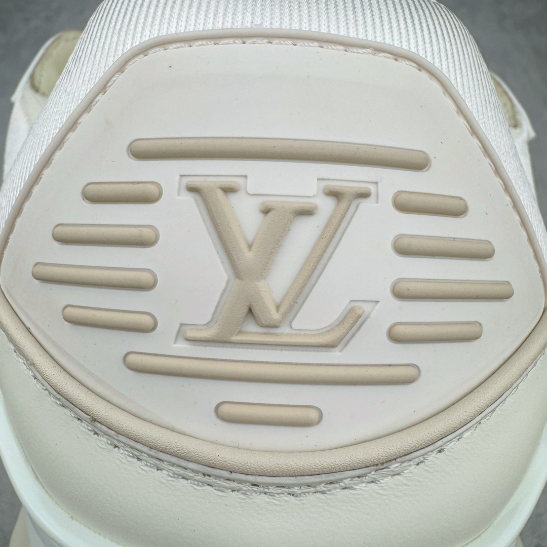 图片[13]-＃GD广顶 Louis Vuitton Trainer Maxi路易威登时装走秀运动时尚板鞋 小胖丁面包鞋 外贸零售特供批次 2023全新纸板数据 印花高频效果碾压市面 市售天花板产物 耗时半年巨作 全套原厂新版原纸板楦头开发 原厂特供皮料加持 市场所有版本中综合最强的货品 GD实力大厂出品 全网最全配色更新最快 最成熟的做工稳定的品控 完美鞋型超高的清洁度 零毛边线头瑕疵 全套原楦原纸版原鞋开模 全网最具灵魂的版型 正确原装黄色鞋盒 正确中底印花 鞋面印花3D高频深度立体 全鞋电脑针车 紧密相连 针距密度一致 环保乳胶注塑鞋垫 厚度脚感还原原版 皮面裁剪部位 统一油边封口工艺 原装橡胶大底含胶量大底组合零偏差 专柜全套包装 防尘袋 说明书 质保卡 男女鞋 尺码：35 36 37 38 39 40 41 42 43 44 45-选品中心