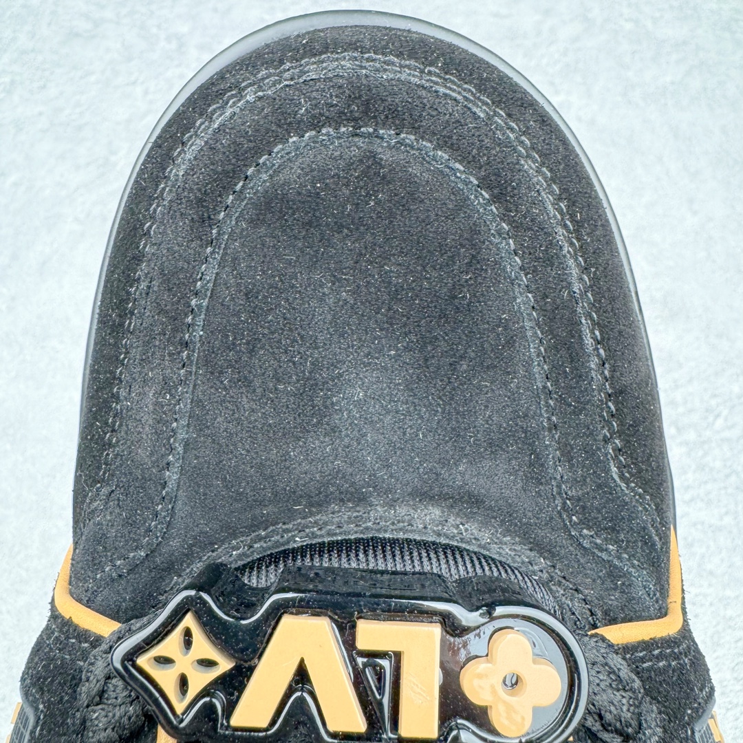 图片[15]-＃GD广顶 Louis Vuitton Trainer Maxi路易威登时装走秀运动时尚板鞋 小胖丁面包鞋 外贸零售特供批次 2023全新纸板数据 印花高频效果碾压市面 市售天花板产物 耗时半年巨作 全套原厂新版原纸板楦头开发 原厂特供皮料加持 市场所有版本中综合最强的货品 GD实力大厂出品 全网最全配色更新最快 最成熟的做工稳定的品控 完美鞋型超高的清洁度 零毛边线头瑕疵 全套原楦原纸版原鞋开模 全网最具灵魂的版型 正确原装黄色鞋盒 正确中底印花 鞋面印花3D高频深度立体 全鞋电脑针车 紧密相连 针距密度一致 环保乳胶注塑鞋垫 厚度脚感还原原版 皮面裁剪部位 统一油边封口工艺 原装橡胶大底含胶量大底组合零偏差 专柜全套包装 防尘袋 说明书 质保卡 男女鞋 尺码：35 36 37 38 39 40 41 42 43 44 45-选品中心