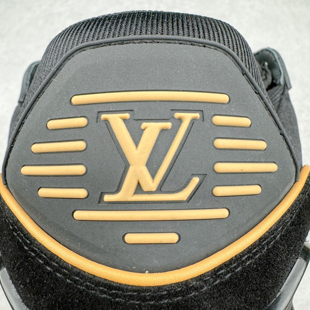 图片[10]-＃GD广顶 Louis Vuitton Trainer Maxi路易威登时装走秀运动时尚板鞋 小胖丁面包鞋 外贸零售特供批次 2023全新纸板数据 印花高频效果碾压市面 市售天花板产物 耗时半年巨作 全套原厂新版原纸板楦头开发 原厂特供皮料加持 市场所有版本中综合最强的货品 GD实力大厂出品 全网最全配色更新最快 最成熟的做工稳定的品控 完美鞋型超高的清洁度 零毛边线头瑕疵 全套原楦原纸版原鞋开模 全网最具灵魂的版型 正确原装黄色鞋盒 正确中底印花 鞋面印花3D高频深度立体 全鞋电脑针车 紧密相连 针距密度一致 环保乳胶注塑鞋垫 厚度脚感还原原版 皮面裁剪部位 统一油边封口工艺 原装橡胶大底含胶量大底组合零偏差 专柜全套包装 防尘袋 说明书 质保卡 男女鞋 尺码：35 36 37 38 39 40 41 42 43 44 45-选品中心