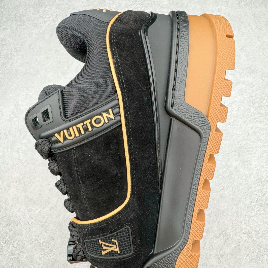 图片[7]-＃GD广顶 Louis Vuitton Trainer Maxi路易威登时装走秀运动时尚板鞋 小胖丁面包鞋 外贸零售特供批次 2023全新纸板数据 印花高频效果碾压市面 市售天花板产物 耗时半年巨作 全套原厂新版原纸板楦头开发 原厂特供皮料加持 市场所有版本中综合最强的货品 GD实力大厂出品 全网最全配色更新最快 最成熟的做工稳定的品控 完美鞋型超高的清洁度 零毛边线头瑕疵 全套原楦原纸版原鞋开模 全网最具灵魂的版型 正确原装黄色鞋盒 正确中底印花 鞋面印花3D高频深度立体 全鞋电脑针车 紧密相连 针距密度一致 环保乳胶注塑鞋垫 厚度脚感还原原版 皮面裁剪部位 统一油边封口工艺 原装橡胶大底含胶量大底组合零偏差 专柜全套包装 防尘袋 说明书 质保卡 男女鞋 尺码：35 36 37 38 39 40 41 42 43 44 45-选品中心