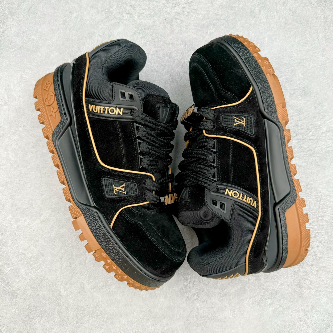 图片[3]-＃GD广顶 Louis Vuitton Trainer Maxi路易威登时装走秀运动时尚板鞋 小胖丁面包鞋 外贸零售特供批次 2023全新纸板数据 印花高频效果碾压市面 市售天花板产物 耗时半年巨作 全套原厂新版原纸板楦头开发 原厂特供皮料加持 市场所有版本中综合最强的货品 GD实力大厂出品 全网最全配色更新最快 最成熟的做工稳定的品控 完美鞋型超高的清洁度 零毛边线头瑕疵 全套原楦原纸版原鞋开模 全网最具灵魂的版型 正确原装黄色鞋盒 正确中底印花 鞋面印花3D高频深度立体 全鞋电脑针车 紧密相连 针距密度一致 环保乳胶注塑鞋垫 厚度脚感还原原版 皮面裁剪部位 统一油边封口工艺 原装橡胶大底含胶量大底组合零偏差 专柜全套包装 防尘袋 说明书 质保卡 男女鞋 尺码：35 36 37 38 39 40 41 42 43 44 45-选品中心