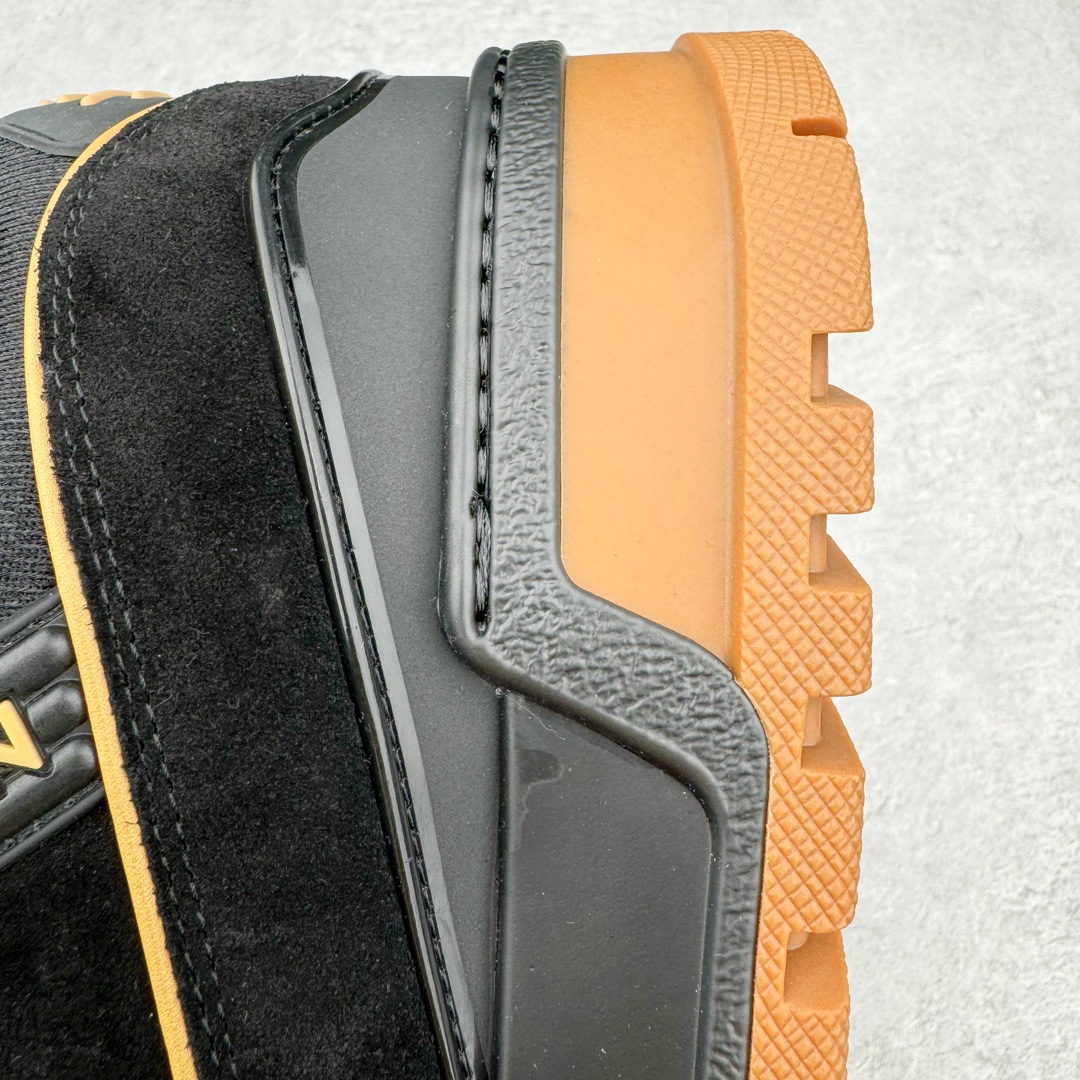 图片[11]-＃GD广顶 Louis Vuitton Trainer Maxi路易威登时装走秀运动时尚板鞋 小胖丁面包鞋 外贸零售特供批次 2023全新纸板数据 印花高频效果碾压市面 市售天花板产物 耗时半年巨作 全套原厂新版原纸板楦头开发 原厂特供皮料加持 市场所有版本中综合最强的货品 GD实力大厂出品 全网最全配色更新最快 最成熟的做工稳定的品控 完美鞋型超高的清洁度 零毛边线头瑕疵 全套原楦原纸版原鞋开模 全网最具灵魂的版型 正确原装黄色鞋盒 正确中底印花 鞋面印花3D高频深度立体 全鞋电脑针车 紧密相连 针距密度一致 环保乳胶注塑鞋垫 厚度脚感还原原版 皮面裁剪部位 统一油边封口工艺 原装橡胶大底含胶量大底组合零偏差 专柜全套包装 防尘袋 说明书 质保卡 男女鞋 尺码：35 36 37 38 39 40 41 42 43 44 45-选品中心