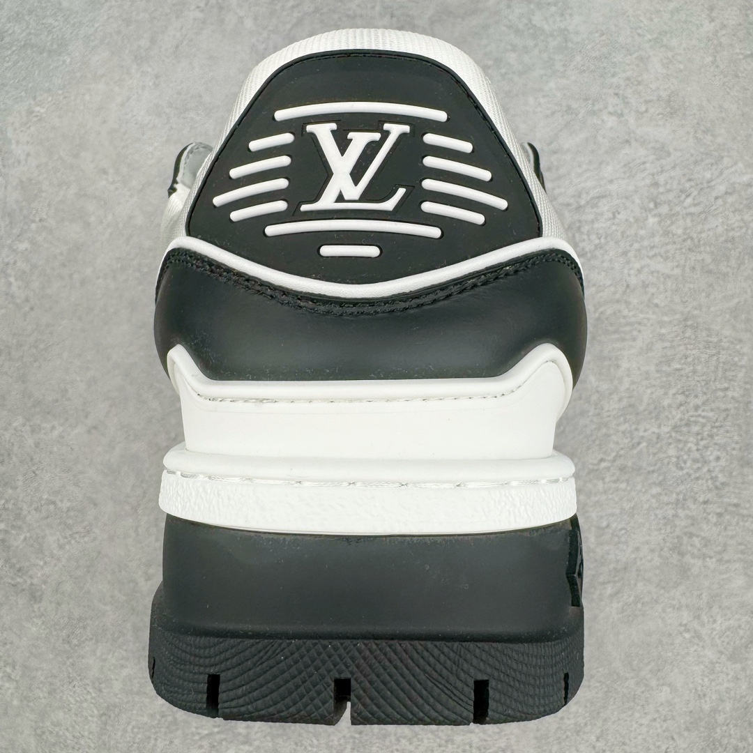 图片[8]-＃GD广顶 Louis Vuitton Trainer Maxi路易威登时装走秀运动时尚板鞋 小胖丁面包鞋 外贸零售特供批次 2023全新纸板数据 印花高频效果碾压市面 市售天花板产物 耗时半年巨作 全套原厂新版原纸板楦头开发 原厂特供皮料加持 市场所有版本中综合最强的货品 GD实力大厂出品 全网最全配色更新最快 最成熟的做工稳定的品控 完美鞋型超高的清洁度 零毛边线头瑕疵 全套原楦原纸版原鞋开模 全网最具灵魂的版型 正确原装黄色鞋盒 正确中底印花 鞋面印花3D高频深度立体 全鞋电脑针车 紧密相连 针距密度一致 环保乳胶注塑鞋垫 厚度脚感还原原版 皮面裁剪部位 统一油边封口工艺 原装橡胶大底含胶量大底组合零偏差 专柜全套包装 防尘袋 说明书 质保卡 男女鞋 尺码：35 36 37 38 39 40 41 42 43 44 45-选品中心