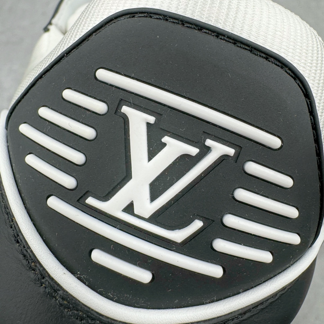 图片[17]-＃GD广顶 Louis Vuitton Trainer Maxi路易威登时装走秀运动时尚板鞋 小胖丁面包鞋 外贸零售特供批次 2023全新纸板数据 印花高频效果碾压市面 市售天花板产物 耗时半年巨作 全套原厂新版原纸板楦头开发 原厂特供皮料加持 市场所有版本中综合最强的货品 GD实力大厂出品 全网最全配色更新最快 最成熟的做工稳定的品控 完美鞋型超高的清洁度 零毛边线头瑕疵 全套原楦原纸版原鞋开模 全网最具灵魂的版型 正确原装黄色鞋盒 正确中底印花 鞋面印花3D高频深度立体 全鞋电脑针车 紧密相连 针距密度一致 环保乳胶注塑鞋垫 厚度脚感还原原版 皮面裁剪部位 统一油边封口工艺 原装橡胶大底含胶量大底组合零偏差 专柜全套包装 防尘袋 说明书 质保卡 男女鞋 尺码：35 36 37 38 39 40 41 42 43 44 45-选品中心