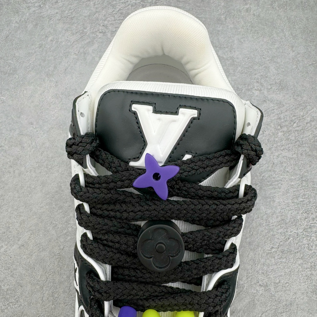 图片[5]-＃GD广顶 Louis Vuitton Trainer Maxi路易威登时装走秀运动时尚板鞋 小胖丁面包鞋 外贸零售特供批次 2023全新纸板数据 印花高频效果碾压市面 市售天花板产物 耗时半年巨作 全套原厂新版原纸板楦头开发 原厂特供皮料加持 市场所有版本中综合最强的货品 GD实力大厂出品 全网最全配色更新最快 最成熟的做工稳定的品控 完美鞋型超高的清洁度 零毛边线头瑕疵 全套原楦原纸版原鞋开模 全网最具灵魂的版型 正确原装黄色鞋盒 正确中底印花 鞋面印花3D高频深度立体 全鞋电脑针车 紧密相连 针距密度一致 环保乳胶注塑鞋垫 厚度脚感还原原版 皮面裁剪部位 统一油边封口工艺 原装橡胶大底含胶量大底组合零偏差 专柜全套包装 防尘袋 说明书 质保卡 男女鞋 尺码：35 36 37 38 39 40 41 42 43 44 45-选品中心