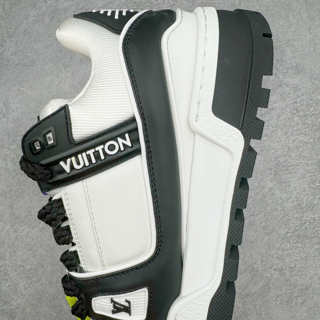 图片[7]-＃GD广顶 Louis Vuitton Trainer Maxi路易威登时装走秀运动时尚板鞋 小胖丁面包鞋 外贸零售特供批次 2023全新纸板数据 印花高频效果碾压市面 市售天花板产物 耗时半年巨作 全套原厂新版原纸板楦头开发 原厂特供皮料加持 市场所有版本中综合最强的货品 GD实力大厂出品 全网最全配色更新最快 最成熟的做工稳定的品控 完美鞋型超高的清洁度 零毛边线头瑕疵 全套原楦原纸版原鞋开模 全网最具灵魂的版型 正确原装黄色鞋盒 正确中底印花 鞋面印花3D高频深度立体 全鞋电脑针车 紧密相连 针距密度一致 环保乳胶注塑鞋垫 厚度脚感还原原版 皮面裁剪部位 统一油边封口工艺 原装橡胶大底含胶量大底组合零偏差 专柜全套包装 防尘袋 说明书 质保卡 男女鞋 尺码：35 36 37 38 39 40 41 42 43 44 45-选品中心