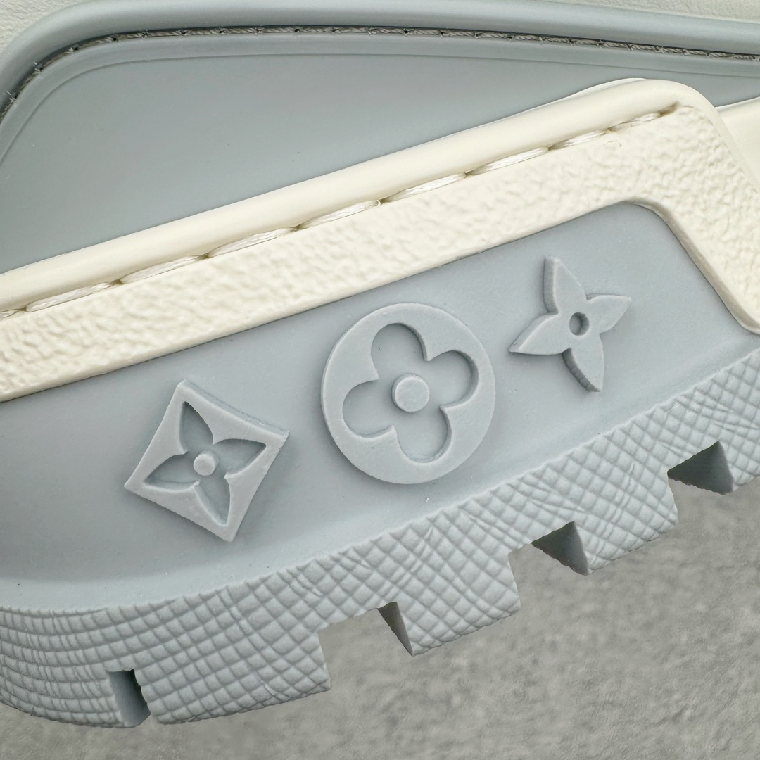 图片[20]-＃GD广顶 Louis Vuitton Trainer Maxi路易威登时装走秀运动时尚板鞋 小胖丁面包鞋 外贸零售特供批次 2023全新纸板数据 印花高频效果碾压市面 市售天花板产物 耗时半年巨作 全套原厂新版原纸板楦头开发 原厂特供皮料加持 市场所有版本中综合最强的货品 GD实力大厂出品 全网最全配色更新最快 最成熟的做工稳定的品控 完美鞋型超高的清洁度 零毛边线头瑕疵 全套原楦原纸版原鞋开模 全网最具灵魂的版型 正确原装黄色鞋盒 正确中底印花 鞋面印花3D高频深度立体 全鞋电脑针车 紧密相连 针距密度一致 环保乳胶注塑鞋垫 厚度脚感还原原版 皮面裁剪部位 统一油边封口工艺 原装橡胶大底含胶量大底组合零偏差 专柜全套包装 防尘袋 说明书 质保卡 男女鞋 尺码：35 36 37 38 39 40 41 42 43 44 45-选品中心