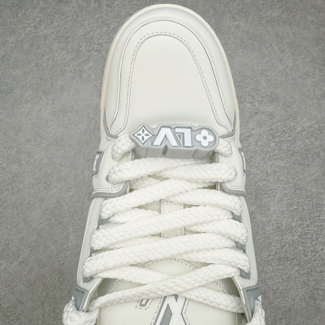 图片[4]-＃GD广顶 Louis Vuitton Trainer Maxi路易威登时装走秀运动时尚板鞋 小胖丁面包鞋 外贸零售特供批次 2023全新纸板数据 印花高频效果碾压市面 市售天花板产物 耗时半年巨作 全套原厂新版原纸板楦头开发 原厂特供皮料加持 市场所有版本中综合最强的货品 GD实力大厂出品 全网最全配色更新最快 最成熟的做工稳定的品控 完美鞋型超高的清洁度 零毛边线头瑕疵 全套原楦原纸版原鞋开模 全网最具灵魂的版型 正确原装黄色鞋盒 正确中底印花 鞋面印花3D高频深度立体 全鞋电脑针车 紧密相连 针距密度一致 环保乳胶注塑鞋垫 厚度脚感还原原版 皮面裁剪部位 统一油边封口工艺 原装橡胶大底含胶量大底组合零偏差 专柜全套包装 防尘袋 说明书 质保卡 男女鞋 尺码：35 36 37 38 39 40 41 42 43 44 45-选品中心