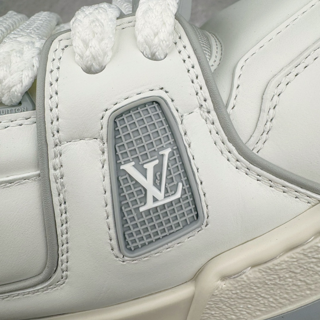 图片[17]-＃GD广顶 Louis Vuitton Trainer Maxi路易威登时装走秀运动时尚板鞋 小胖丁面包鞋 外贸零售特供批次 2023全新纸板数据 印花高频效果碾压市面 市售天花板产物 耗时半年巨作 全套原厂新版原纸板楦头开发 原厂特供皮料加持 市场所有版本中综合最强的货品 GD实力大厂出品 全网最全配色更新最快 最成熟的做工稳定的品控 完美鞋型超高的清洁度 零毛边线头瑕疵 全套原楦原纸版原鞋开模 全网最具灵魂的版型 正确原装黄色鞋盒 正确中底印花 鞋面印花3D高频深度立体 全鞋电脑针车 紧密相连 针距密度一致 环保乳胶注塑鞋垫 厚度脚感还原原版 皮面裁剪部位 统一油边封口工艺 原装橡胶大底含胶量大底组合零偏差 专柜全套包装 防尘袋 说明书 质保卡 男女鞋 尺码：35 36 37 38 39 40 41 42 43 44 45-选品中心