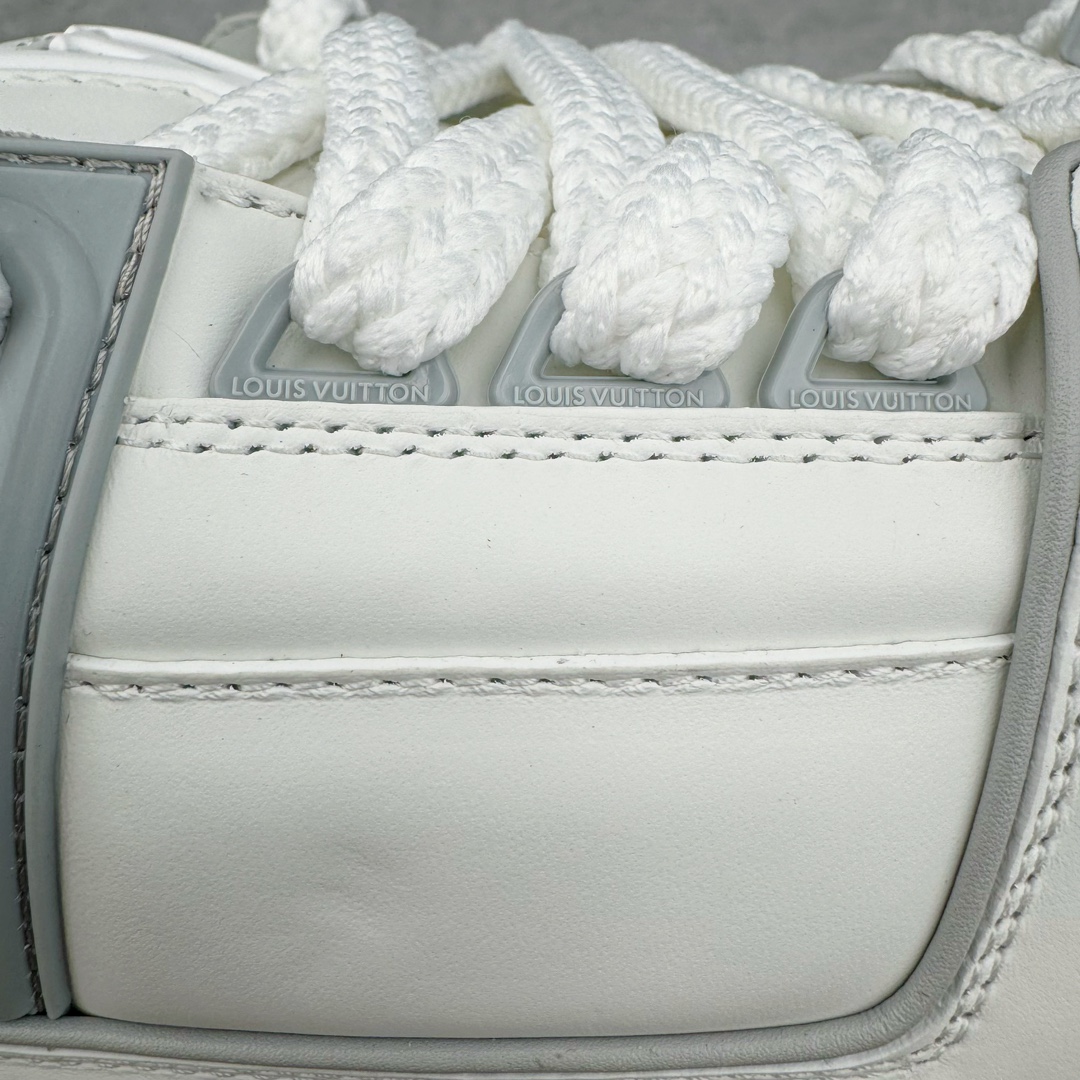 图片[19]-＃GD广顶 Louis Vuitton Trainer Maxi路易威登时装走秀运动时尚板鞋 小胖丁面包鞋 外贸零售特供批次 2023全新纸板数据 印花高频效果碾压市面 市售天花板产物 耗时半年巨作 全套原厂新版原纸板楦头开发 原厂特供皮料加持 市场所有版本中综合最强的货品 GD实力大厂出品 全网最全配色更新最快 最成熟的做工稳定的品控 完美鞋型超高的清洁度 零毛边线头瑕疵 全套原楦原纸版原鞋开模 全网最具灵魂的版型 正确原装黄色鞋盒 正确中底印花 鞋面印花3D高频深度立体 全鞋电脑针车 紧密相连 针距密度一致 环保乳胶注塑鞋垫 厚度脚感还原原版 皮面裁剪部位 统一油边封口工艺 原装橡胶大底含胶量大底组合零偏差 专柜全套包装 防尘袋 说明书 质保卡 男女鞋 尺码：35 36 37 38 39 40 41 42 43 44 45-选品中心