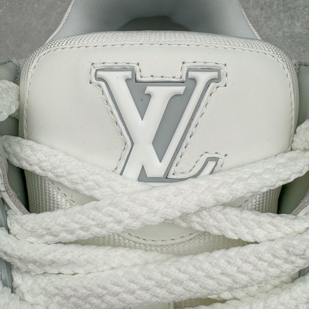 图片[13]-＃GD广顶 Louis Vuitton Trainer Maxi路易威登时装走秀运动时尚板鞋 小胖丁面包鞋 外贸零售特供批次 2023全新纸板数据 印花高频效果碾压市面 市售天花板产物 耗时半年巨作 全套原厂新版原纸板楦头开发 原厂特供皮料加持 市场所有版本中综合最强的货品 GD实力大厂出品 全网最全配色更新最快 最成熟的做工稳定的品控 完美鞋型超高的清洁度 零毛边线头瑕疵 全套原楦原纸版原鞋开模 全网最具灵魂的版型 正确原装黄色鞋盒 正确中底印花 鞋面印花3D高频深度立体 全鞋电脑针车 紧密相连 针距密度一致 环保乳胶注塑鞋垫 厚度脚感还原原版 皮面裁剪部位 统一油边封口工艺 原装橡胶大底含胶量大底组合零偏差 专柜全套包装 防尘袋 说明书 质保卡 男女鞋 尺码：35 36 37 38 39 40 41 42 43 44 45-选品中心
