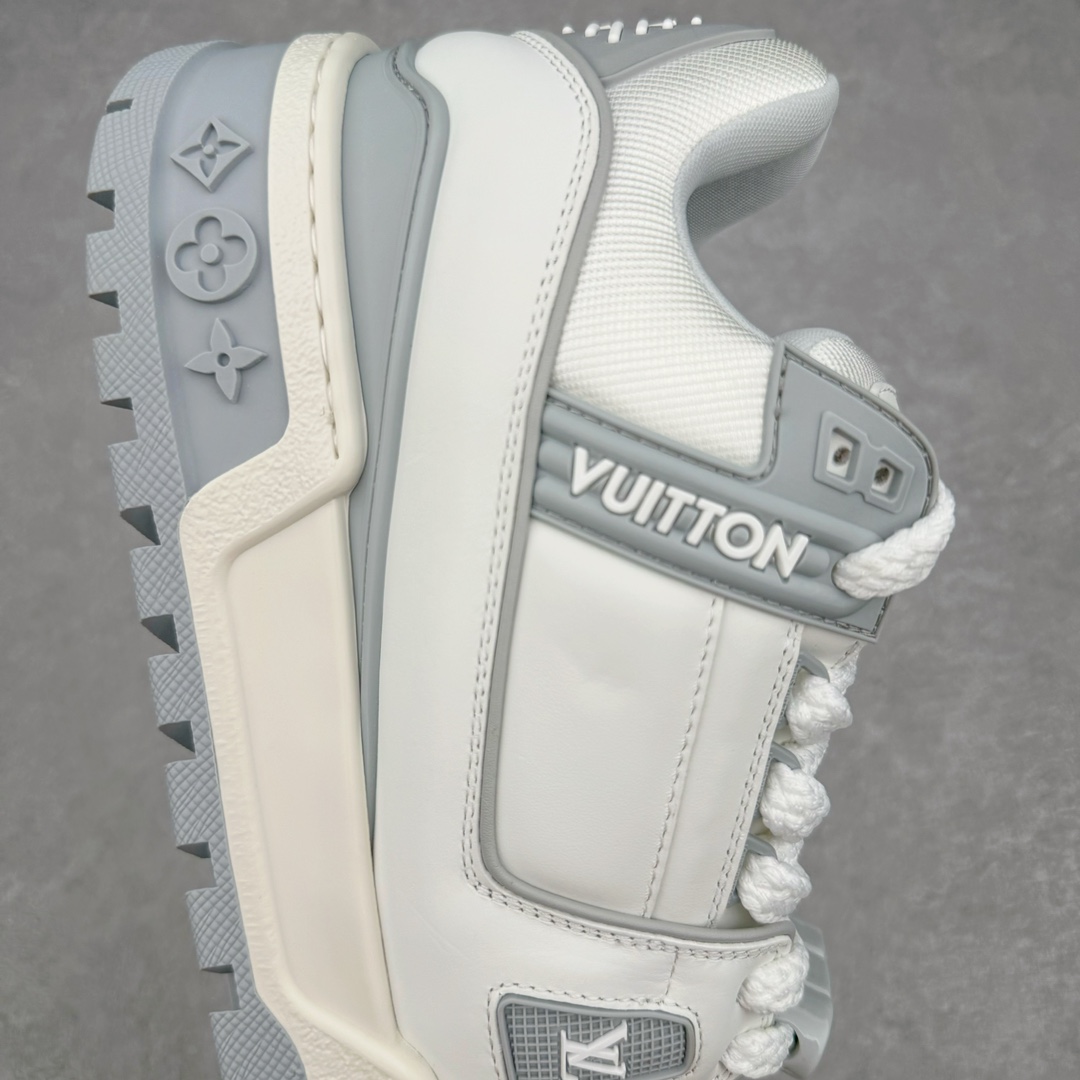 图片[6]-＃GD广顶 Louis Vuitton Trainer Maxi路易威登时装走秀运动时尚板鞋 小胖丁面包鞋 外贸零售特供批次 2023全新纸板数据 印花高频效果碾压市面 市售天花板产物 耗时半年巨作 全套原厂新版原纸板楦头开发 原厂特供皮料加持 市场所有版本中综合最强的货品 GD实力大厂出品 全网最全配色更新最快 最成熟的做工稳定的品控 完美鞋型超高的清洁度 零毛边线头瑕疵 全套原楦原纸版原鞋开模 全网最具灵魂的版型 正确原装黄色鞋盒 正确中底印花 鞋面印花3D高频深度立体 全鞋电脑针车 紧密相连 针距密度一致 环保乳胶注塑鞋垫 厚度脚感还原原版 皮面裁剪部位 统一油边封口工艺 原装橡胶大底含胶量大底组合零偏差 专柜全套包装 防尘袋 说明书 质保卡 男女鞋 尺码：35 36 37 38 39 40 41 42 43 44 45-选品中心