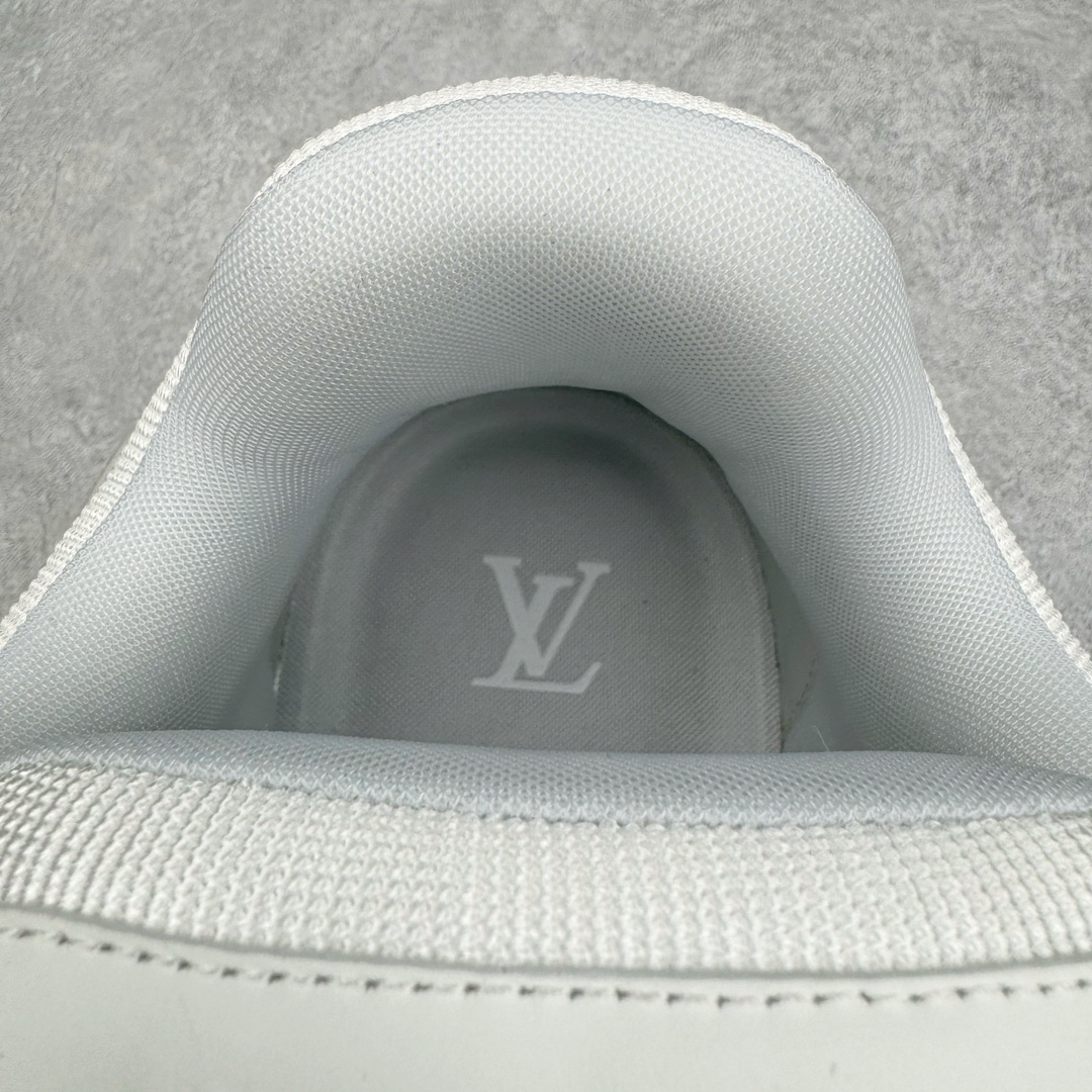 图片[12]-＃GD广顶 Louis Vuitton Trainer Maxi路易威登时装走秀运动时尚板鞋 小胖丁面包鞋 外贸零售特供批次 2023全新纸板数据 印花高频效果碾压市面 市售天花板产物 耗时半年巨作 全套原厂新版原纸板楦头开发 原厂特供皮料加持 市场所有版本中综合最强的货品 GD实力大厂出品 全网最全配色更新最快 最成熟的做工稳定的品控 完美鞋型超高的清洁度 零毛边线头瑕疵 全套原楦原纸版原鞋开模 全网最具灵魂的版型 正确原装黄色鞋盒 正确中底印花 鞋面印花3D高频深度立体 全鞋电脑针车 紧密相连 针距密度一致 环保乳胶注塑鞋垫 厚度脚感还原原版 皮面裁剪部位 统一油边封口工艺 原装橡胶大底含胶量大底组合零偏差 专柜全套包装 防尘袋 说明书 质保卡 男女鞋 尺码：35 36 37 38 39 40 41 42 43 44 45-选品中心