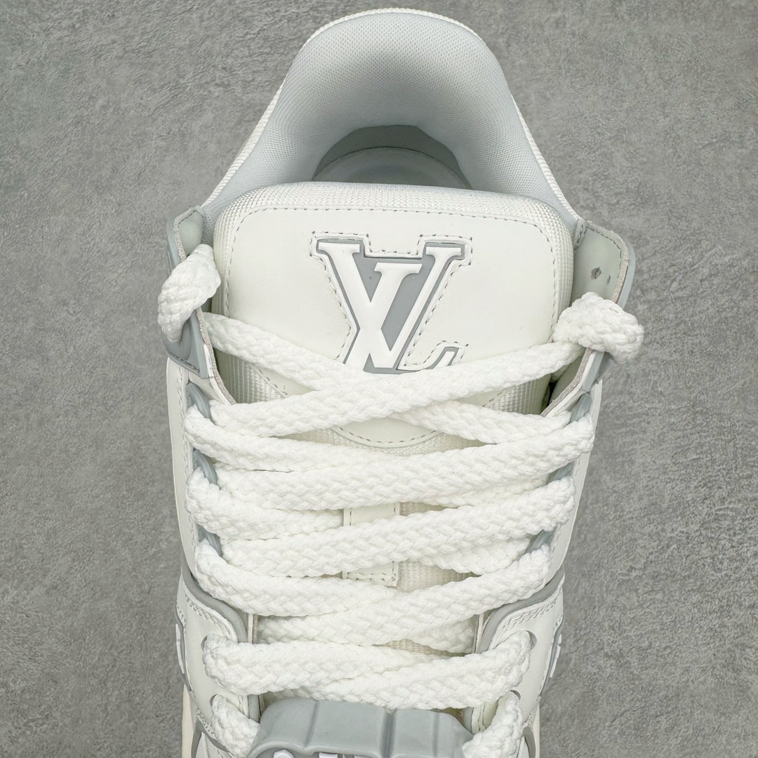 图片[5]-＃GD广顶 Louis Vuitton Trainer Maxi路易威登时装走秀运动时尚板鞋 小胖丁面包鞋 外贸零售特供批次 2023全新纸板数据 印花高频效果碾压市面 市售天花板产物 耗时半年巨作 全套原厂新版原纸板楦头开发 原厂特供皮料加持 市场所有版本中综合最强的货品 GD实力大厂出品 全网最全配色更新最快 最成熟的做工稳定的品控 完美鞋型超高的清洁度 零毛边线头瑕疵 全套原楦原纸版原鞋开模 全网最具灵魂的版型 正确原装黄色鞋盒 正确中底印花 鞋面印花3D高频深度立体 全鞋电脑针车 紧密相连 针距密度一致 环保乳胶注塑鞋垫 厚度脚感还原原版 皮面裁剪部位 统一油边封口工艺 原装橡胶大底含胶量大底组合零偏差 专柜全套包装 防尘袋 说明书 质保卡 男女鞋 尺码：35 36 37 38 39 40 41 42 43 44 45-选品中心
