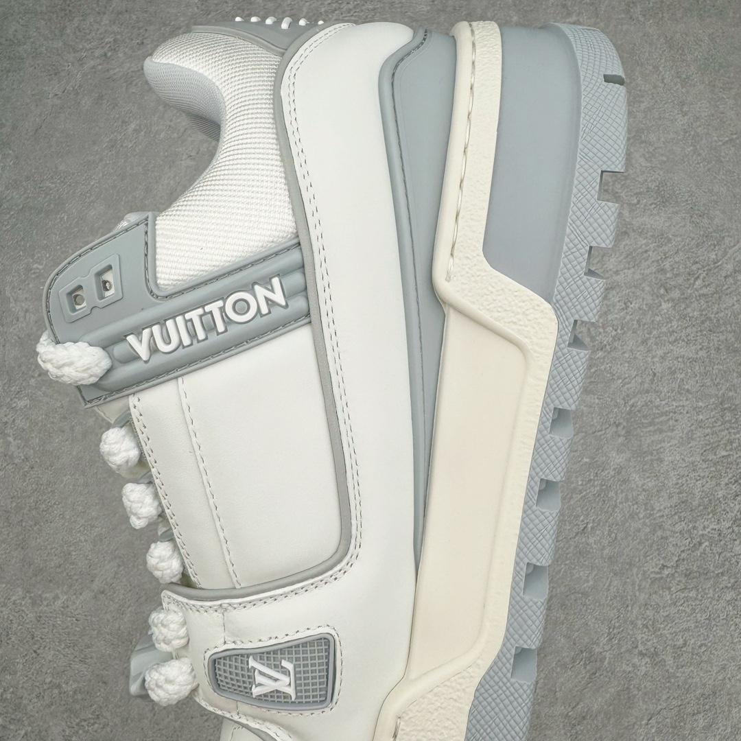 图片[7]-＃GD广顶 Louis Vuitton Trainer Maxi路易威登时装走秀运动时尚板鞋 小胖丁面包鞋 外贸零售特供批次 2023全新纸板数据 印花高频效果碾压市面 市售天花板产物 耗时半年巨作 全套原厂新版原纸板楦头开发 原厂特供皮料加持 市场所有版本中综合最强的货品 GD实力大厂出品 全网最全配色更新最快 最成熟的做工稳定的品控 完美鞋型超高的清洁度 零毛边线头瑕疵 全套原楦原纸版原鞋开模 全网最具灵魂的版型 正确原装黄色鞋盒 正确中底印花 鞋面印花3D高频深度立体 全鞋电脑针车 紧密相连 针距密度一致 环保乳胶注塑鞋垫 厚度脚感还原原版 皮面裁剪部位 统一油边封口工艺 原装橡胶大底含胶量大底组合零偏差 专柜全套包装 防尘袋 说明书 质保卡 男女鞋 尺码：35 36 37 38 39 40 41 42 43 44 45-选品中心