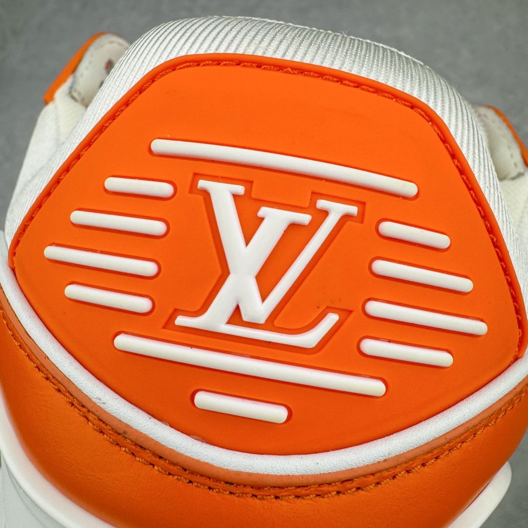 图片[10]-＃GD广顶 Louis Vuitton Trainer Maxi路易威登时装走秀运动时尚板鞋 小胖丁面包鞋 外贸零售特供批次 2023全新纸板数据 印花高频效果碾压市面 市售天花板产物 耗时半年巨作 全套原厂新版原纸板楦头开发 原厂特供皮料加持 市场所有版本中综合最强的货品 GD实力大厂出品 全网最全配色更新最快 最成熟的做工稳定的品控 完美鞋型超高的清洁度 零毛边线头瑕疵 全套原楦原纸版原鞋开模 全网最具灵魂的版型 正确原装黄色鞋盒 正确中底印花 鞋面印花3D高频深度立体 全鞋电脑针车 紧密相连 针距密度一致 环保乳胶注塑鞋垫 厚度脚感还原原版 皮面裁剪部位 统一油边封口工艺 原装橡胶大底含胶量大底组合零偏差 专柜全套包装 防尘袋 说明书 质保卡 男女鞋 尺码：35 36 37 38 39 40 41 42 43 44 45-选品中心