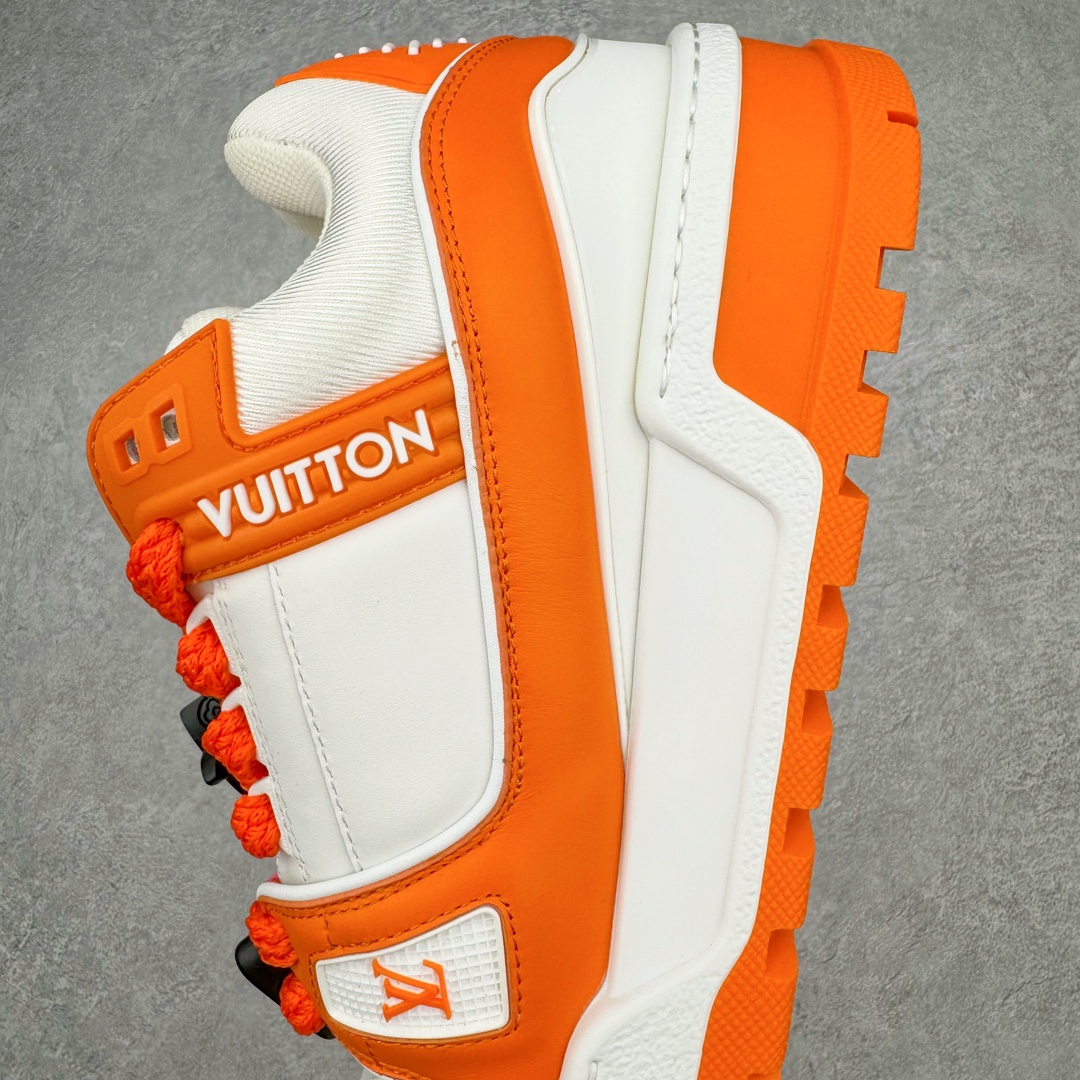 图片[7]-＃GD广顶 Louis Vuitton Trainer Maxi路易威登时装走秀运动时尚板鞋 小胖丁面包鞋 外贸零售特供批次 2023全新纸板数据 印花高频效果碾压市面 市售天花板产物 耗时半年巨作 全套原厂新版原纸板楦头开发 原厂特供皮料加持 市场所有版本中综合最强的货品 GD实力大厂出品 全网最全配色更新最快 最成熟的做工稳定的品控 完美鞋型超高的清洁度 零毛边线头瑕疵 全套原楦原纸版原鞋开模 全网最具灵魂的版型 正确原装黄色鞋盒 正确中底印花 鞋面印花3D高频深度立体 全鞋电脑针车 紧密相连 针距密度一致 环保乳胶注塑鞋垫 厚度脚感还原原版 皮面裁剪部位 统一油边封口工艺 原装橡胶大底含胶量大底组合零偏差 专柜全套包装 防尘袋 说明书 质保卡 男女鞋 尺码：35 36 37 38 39 40 41 42 43 44 45-选品中心