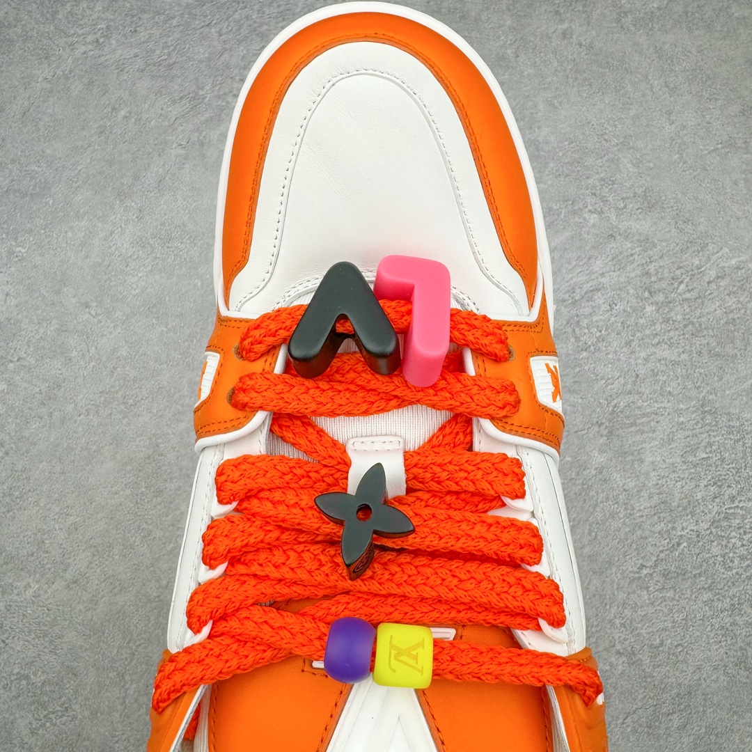 图片[4]-＃GD广顶 Louis Vuitton Trainer Maxi路易威登时装走秀运动时尚板鞋 小胖丁面包鞋 外贸零售特供批次 2023全新纸板数据 印花高频效果碾压市面 市售天花板产物 耗时半年巨作 全套原厂新版原纸板楦头开发 原厂特供皮料加持 市场所有版本中综合最强的货品 GD实力大厂出品 全网最全配色更新最快 最成熟的做工稳定的品控 完美鞋型超高的清洁度 零毛边线头瑕疵 全套原楦原纸版原鞋开模 全网最具灵魂的版型 正确原装黄色鞋盒 正确中底印花 鞋面印花3D高频深度立体 全鞋电脑针车 紧密相连 针距密度一致 环保乳胶注塑鞋垫 厚度脚感还原原版 皮面裁剪部位 统一油边封口工艺 原装橡胶大底含胶量大底组合零偏差 专柜全套包装 防尘袋 说明书 质保卡 男女鞋 尺码：35 36 37 38 39 40 41 42 43 44 45-选品中心