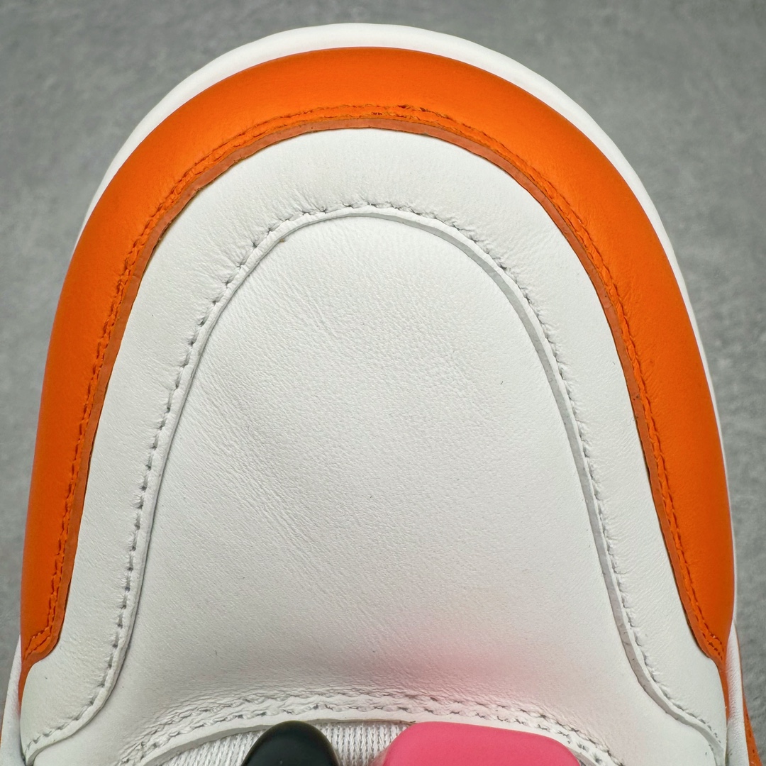 图片[14]-＃GD广顶 Louis Vuitton Trainer Maxi路易威登时装走秀运动时尚板鞋 小胖丁面包鞋 外贸零售特供批次 2023全新纸板数据 印花高频效果碾压市面 市售天花板产物 耗时半年巨作 全套原厂新版原纸板楦头开发 原厂特供皮料加持 市场所有版本中综合最强的货品 GD实力大厂出品 全网最全配色更新最快 最成熟的做工稳定的品控 完美鞋型超高的清洁度 零毛边线头瑕疵 全套原楦原纸版原鞋开模 全网最具灵魂的版型 正确原装黄色鞋盒 正确中底印花 鞋面印花3D高频深度立体 全鞋电脑针车 紧密相连 针距密度一致 环保乳胶注塑鞋垫 厚度脚感还原原版 皮面裁剪部位 统一油边封口工艺 原装橡胶大底含胶量大底组合零偏差 专柜全套包装 防尘袋 说明书 质保卡 男女鞋 尺码：35 36 37 38 39 40 41 42 43 44 45-选品中心