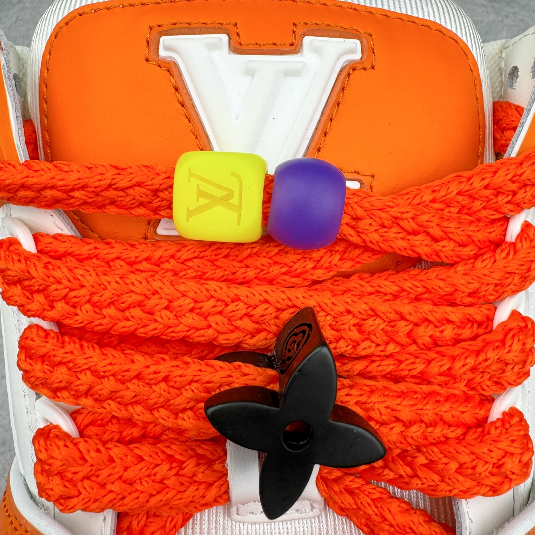 图片[12]-＃GD广顶 Louis Vuitton Trainer Maxi路易威登时装走秀运动时尚板鞋 小胖丁面包鞋 外贸零售特供批次 2023全新纸板数据 印花高频效果碾压市面 市售天花板产物 耗时半年巨作 全套原厂新版原纸板楦头开发 原厂特供皮料加持 市场所有版本中综合最强的货品 GD实力大厂出品 全网最全配色更新最快 最成熟的做工稳定的品控 完美鞋型超高的清洁度 零毛边线头瑕疵 全套原楦原纸版原鞋开模 全网最具灵魂的版型 正确原装黄色鞋盒 正确中底印花 鞋面印花3D高频深度立体 全鞋电脑针车 紧密相连 针距密度一致 环保乳胶注塑鞋垫 厚度脚感还原原版 皮面裁剪部位 统一油边封口工艺 原装橡胶大底含胶量大底组合零偏差 专柜全套包装 防尘袋 说明书 质保卡 男女鞋 尺码：35 36 37 38 39 40 41 42 43 44 45-选品中心