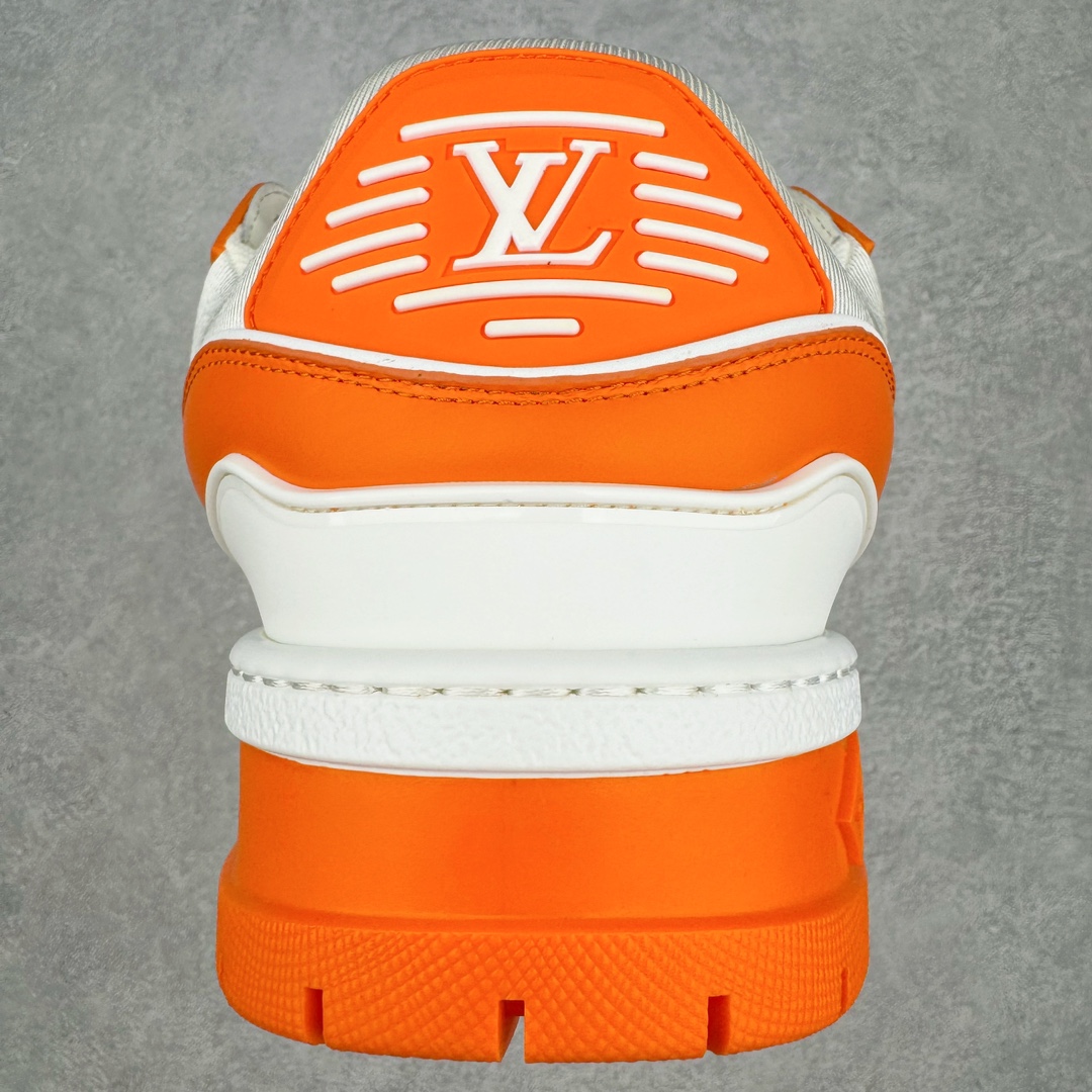 图片[8]-＃GD广顶 Louis Vuitton Trainer Maxi路易威登时装走秀运动时尚板鞋 小胖丁面包鞋 外贸零售特供批次 2023全新纸板数据 印花高频效果碾压市面 市售天花板产物 耗时半年巨作 全套原厂新版原纸板楦头开发 原厂特供皮料加持 市场所有版本中综合最强的货品 GD实力大厂出品 全网最全配色更新最快 最成熟的做工稳定的品控 完美鞋型超高的清洁度 零毛边线头瑕疵 全套原楦原纸版原鞋开模 全网最具灵魂的版型 正确原装黄色鞋盒 正确中底印花 鞋面印花3D高频深度立体 全鞋电脑针车 紧密相连 针距密度一致 环保乳胶注塑鞋垫 厚度脚感还原原版 皮面裁剪部位 统一油边封口工艺 原装橡胶大底含胶量大底组合零偏差 专柜全套包装 防尘袋 说明书 质保卡 男女鞋 尺码：35 36 37 38 39 40 41 42 43 44 45-选品中心