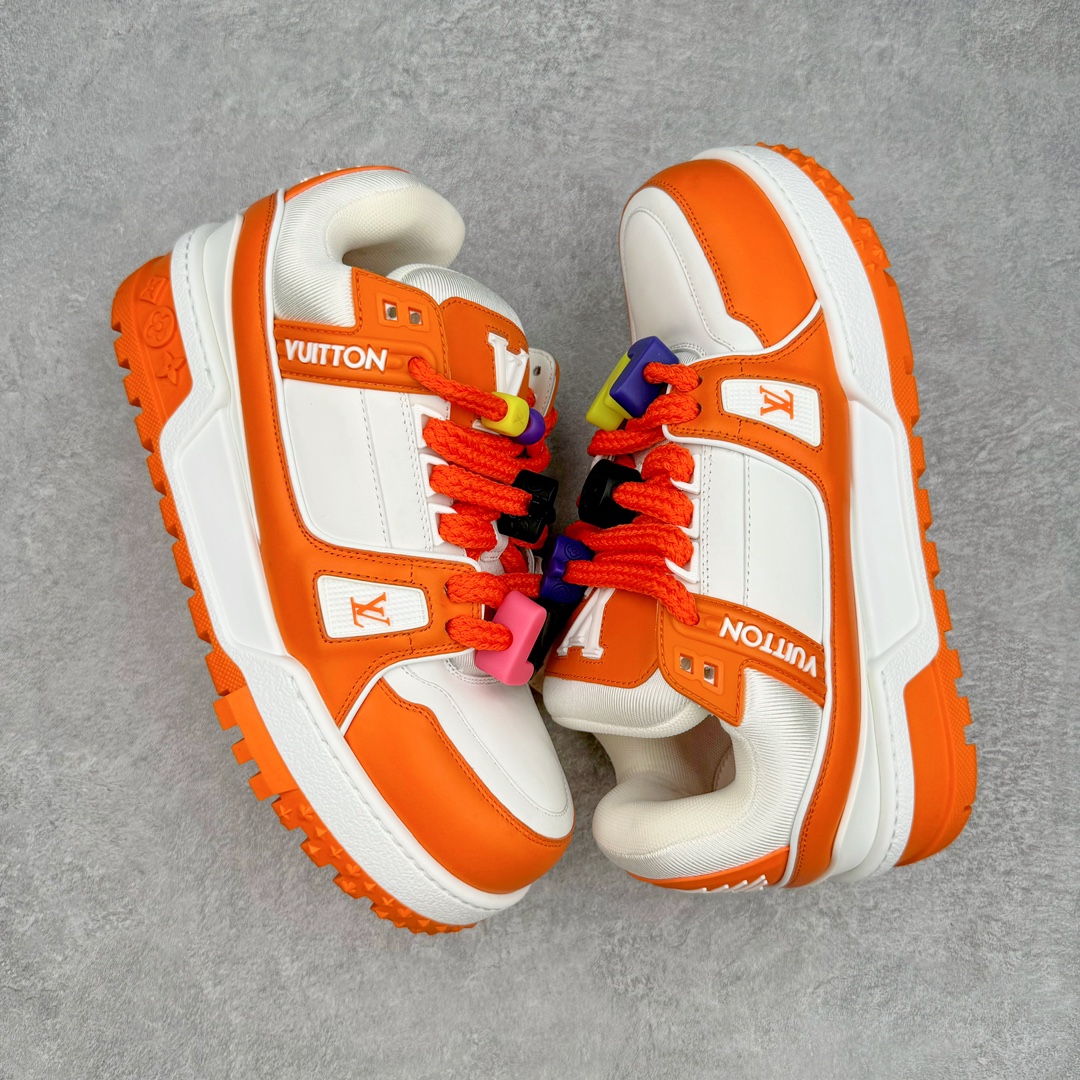 图片[3]-＃GD广顶 Louis Vuitton Trainer Maxi路易威登时装走秀运动时尚板鞋 小胖丁面包鞋 外贸零售特供批次 2023全新纸板数据 印花高频效果碾压市面 市售天花板产物 耗时半年巨作 全套原厂新版原纸板楦头开发 原厂特供皮料加持 市场所有版本中综合最强的货品 GD实力大厂出品 全网最全配色更新最快 最成熟的做工稳定的品控 完美鞋型超高的清洁度 零毛边线头瑕疵 全套原楦原纸版原鞋开模 全网最具灵魂的版型 正确原装黄色鞋盒 正确中底印花 鞋面印花3D高频深度立体 全鞋电脑针车 紧密相连 针距密度一致 环保乳胶注塑鞋垫 厚度脚感还原原版 皮面裁剪部位 统一油边封口工艺 原装橡胶大底含胶量大底组合零偏差 专柜全套包装 防尘袋 说明书 质保卡 男女鞋 尺码：35 36 37 38 39 40 41 42 43 44 45-选品中心