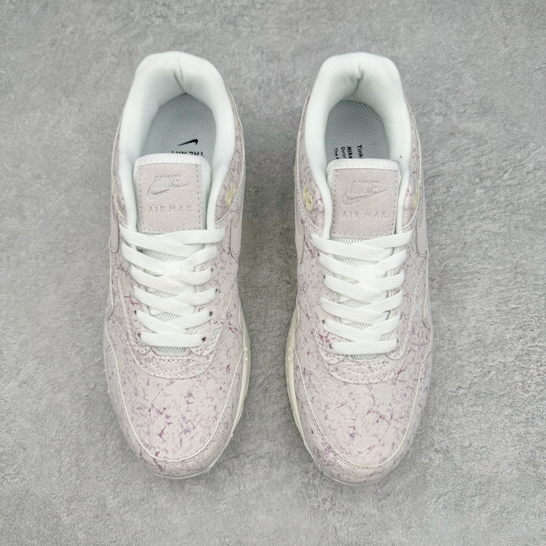 图片[2]-NK Air Max 1 初代复古气垫慢跑鞋 FZ2149-100 由Tinker Hatfeld和Mark Parker在1987年设计 灵感来自于巴黎蓬皮杜中心 在参观了蓬皮杜中心之后提出了Air Max的标志性开窗可视气垫的理念 并将其实际开发成功 是NK史上第一双可视气垫跑鞋 凭借着Air Max气垫带来的舒适脚感和鞋面面料上的不断精进才使得Air Max 1在现如今都是复古慢跑鞋的首选 深厚的历史渊源 独特的流线形设计 极为复古的外观使得它深受鞋迷的喜爱 尺码：36 36.5 37.5 38 38.5 39 40 40.5 41 42 42.5 43 44 44.5 45 46 47.5-选品中心