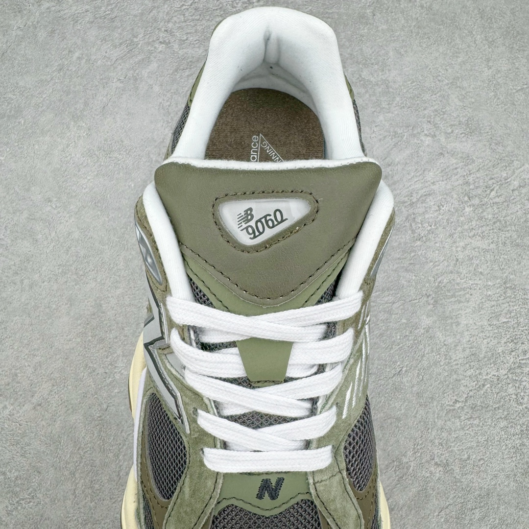 图片[5]-New Balance NB9060 复古运动鞋 新百伦又带来了新鞋型 并且是与芝加哥街头品牌 Joe Freshgoods 的联名款 鞋身主体采用了类似 990 系列的设计风格 与传统复古慢跑鞋区别不大 最大的变化就是鞋底部分 在传统设计的中底外层 增加了多个分区的模块 圆润的线条设计与我们熟悉的 New Balance 风格截然不同 但与同样充满弧形线条的鞋面搭配 看起来毫无违和感 尺码：36-45-选品中心