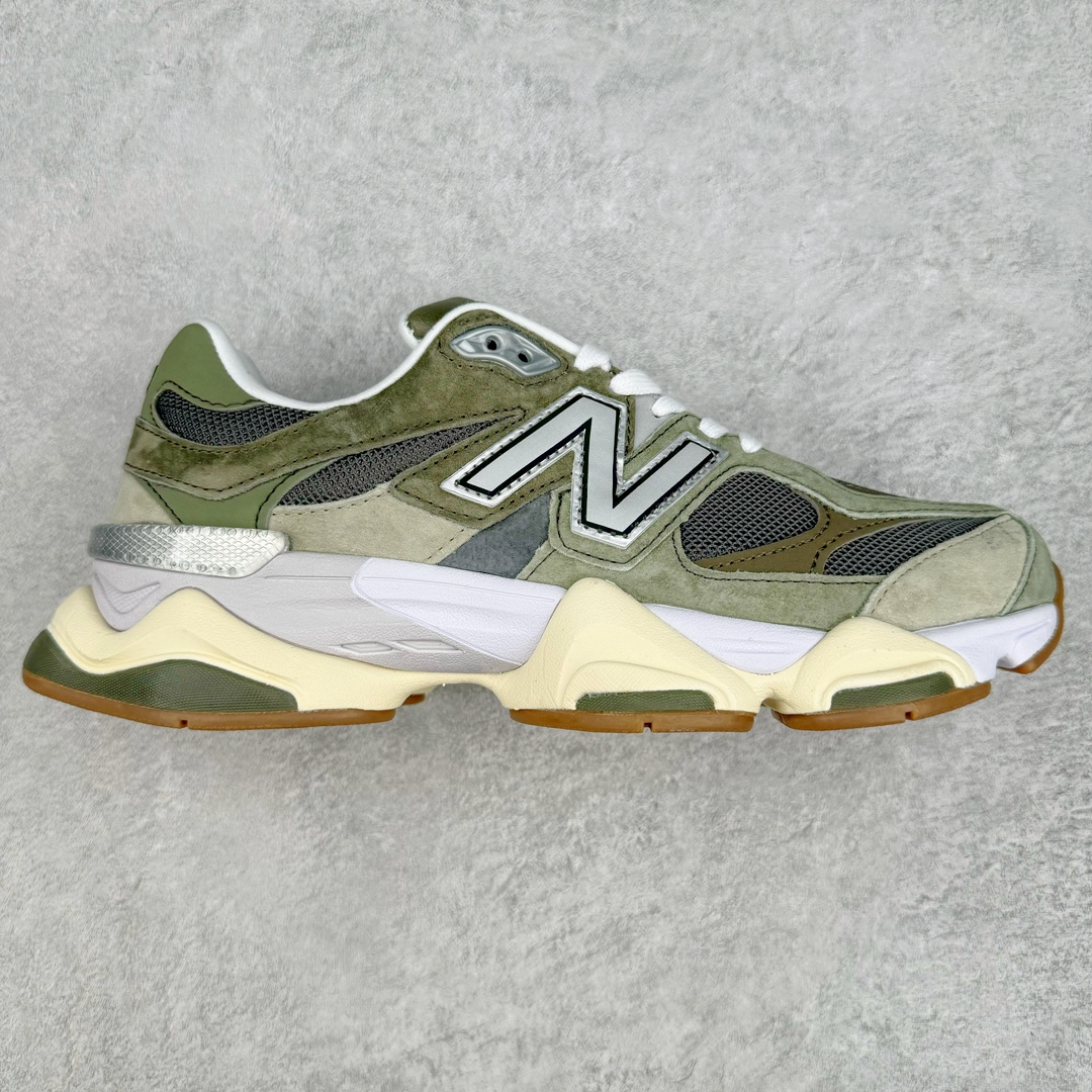 New Balance NB9060 复古运动鞋 新百伦又带来了新鞋型 并且是与芝加哥街头品牌 Joe Freshgoods 的联名款 鞋身主体采用了类似 990 系列的设计风格 与传统复古慢跑鞋区别不大 最大的变化就是鞋底部分 在传统设计的中底外层 增加了多个分区的模块 圆润的线条设计与我们熟悉的 New Balance 风格截然不同 但与同样充满弧形线条的鞋面搭配 看起来毫无违和感 尺码：36-45-选品中心