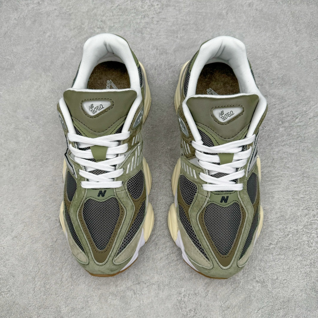 图片[2]-New Balance NB9060 复古运动鞋 新百伦又带来了新鞋型 并且是与芝加哥街头品牌 Joe Freshgoods 的联名款 鞋身主体采用了类似 990 系列的设计风格 与传统复古慢跑鞋区别不大 最大的变化就是鞋底部分 在传统设计的中底外层 增加了多个分区的模块 圆润的线条设计与我们熟悉的 New Balance 风格截然不同 但与同样充满弧形线条的鞋面搭配 看起来毫无违和感 尺码：36-45-选品中心