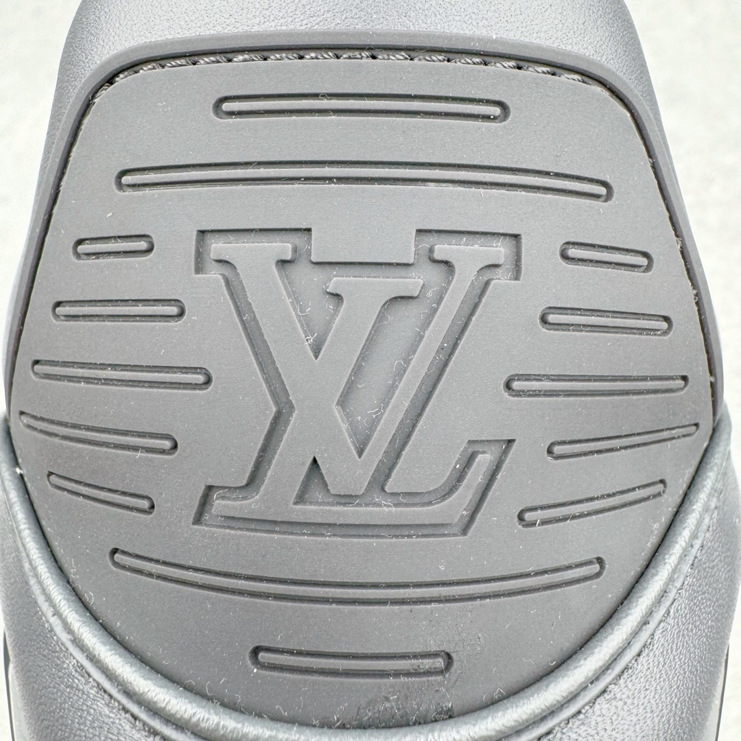 图片[10]-＃GD广顶 Louis Vuitton Trainer lv路易威登时装走秀运动时尚板鞋 外贸零售特供批次 2023全新纸板数据 印花高频效果碾压市面 市售天花板产物 耗时半年巨作 全套原厂新版原纸板楦头开发 原厂特供皮料加持 市场所有版本中综合最强的货品 GD实力大厂出品 全网最全配色更新最快 最成熟的做工稳定的品控 完美鞋型超高的清洁度 零毛边线头瑕疵 全套原楦原纸版原鞋开模 全网最具灵魂的版型 正确原装黄色鞋盒 正确中底印花 鞋面印花3D高频深度立体 全鞋电脑针车 紧密相连 针距密度一致 环保乳胶注塑鞋垫 厚度脚感还原原版 皮面裁剪部位 统一油边封口工艺 原装橡胶大底含胶量大底组合零偏差 专柜全套包装 防尘袋 说明书 质保卡 男女鞋 尺码：35 36 37 38 39 40 41 42 43 44 45-选品中心