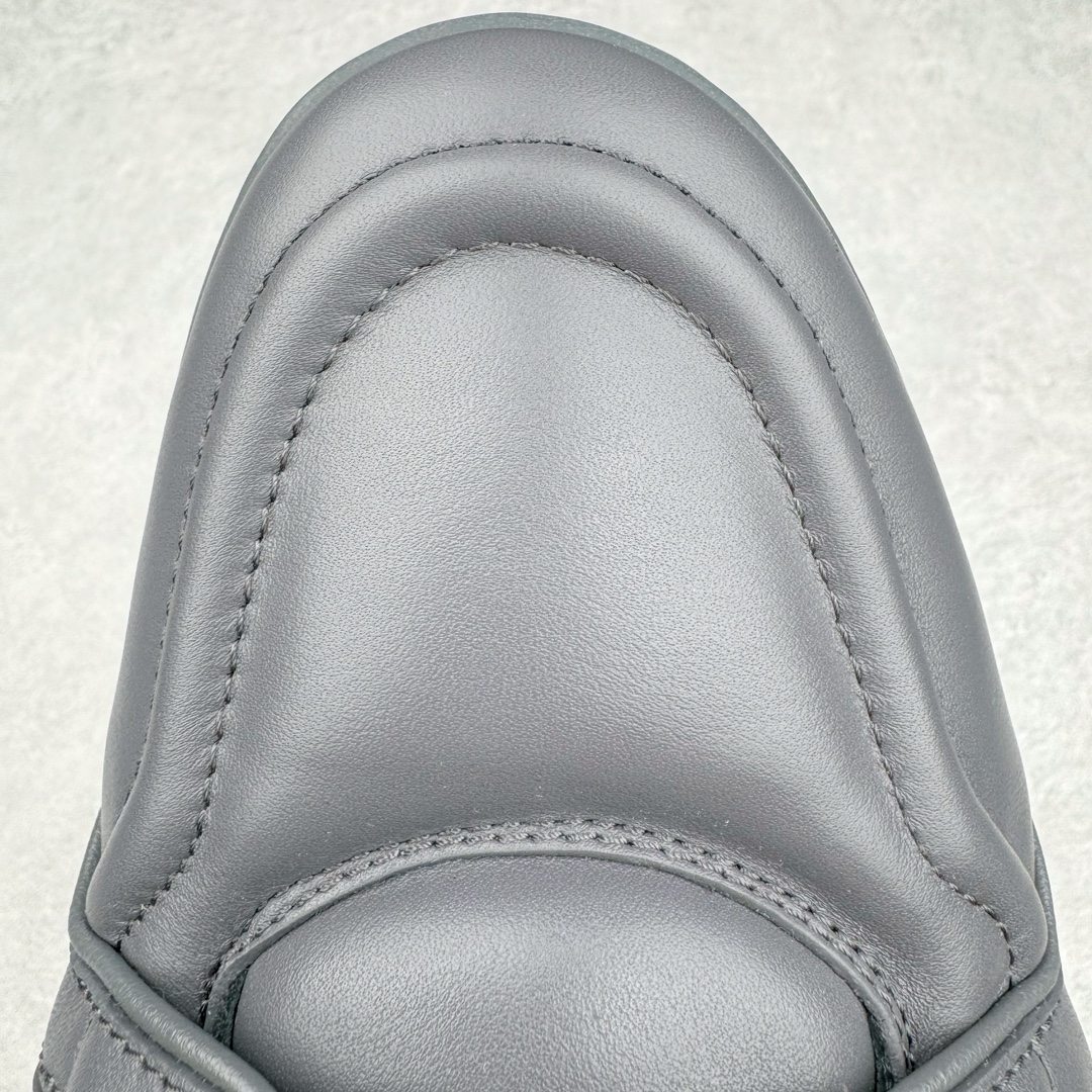 图片[18]-＃GD广顶 Louis Vuitton Trainer lv路易威登时装走秀运动时尚板鞋 外贸零售特供批次 2023全新纸板数据 印花高频效果碾压市面 市售天花板产物 耗时半年巨作 全套原厂新版原纸板楦头开发 原厂特供皮料加持 市场所有版本中综合最强的货品 GD实力大厂出品 全网最全配色更新最快 最成熟的做工稳定的品控 完美鞋型超高的清洁度 零毛边线头瑕疵 全套原楦原纸版原鞋开模 全网最具灵魂的版型 正确原装黄色鞋盒 正确中底印花 鞋面印花3D高频深度立体 全鞋电脑针车 紧密相连 针距密度一致 环保乳胶注塑鞋垫 厚度脚感还原原版 皮面裁剪部位 统一油边封口工艺 原装橡胶大底含胶量大底组合零偏差 专柜全套包装 防尘袋 说明书 质保卡 男女鞋 尺码：35 36 37 38 39 40 41 42 43 44 45-选品中心