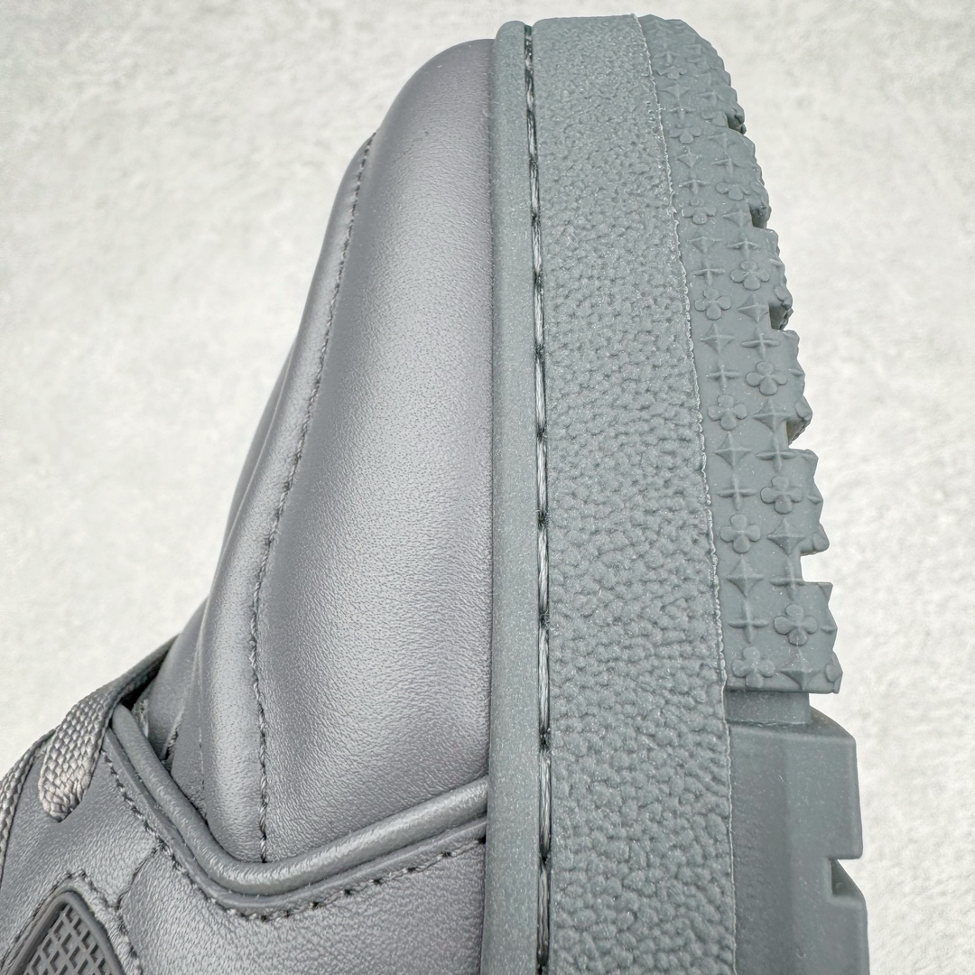 图片[19]-＃GD广顶 Louis Vuitton Trainer lv路易威登时装走秀运动时尚板鞋 外贸零售特供批次 2023全新纸板数据 印花高频效果碾压市面 市售天花板产物 耗时半年巨作 全套原厂新版原纸板楦头开发 原厂特供皮料加持 市场所有版本中综合最强的货品 GD实力大厂出品 全网最全配色更新最快 最成熟的做工稳定的品控 完美鞋型超高的清洁度 零毛边线头瑕疵 全套原楦原纸版原鞋开模 全网最具灵魂的版型 正确原装黄色鞋盒 正确中底印花 鞋面印花3D高频深度立体 全鞋电脑针车 紧密相连 针距密度一致 环保乳胶注塑鞋垫 厚度脚感还原原版 皮面裁剪部位 统一油边封口工艺 原装橡胶大底含胶量大底组合零偏差 专柜全套包装 防尘袋 说明书 质保卡 男女鞋 尺码：35 36 37 38 39 40 41 42 43 44 45-选品中心