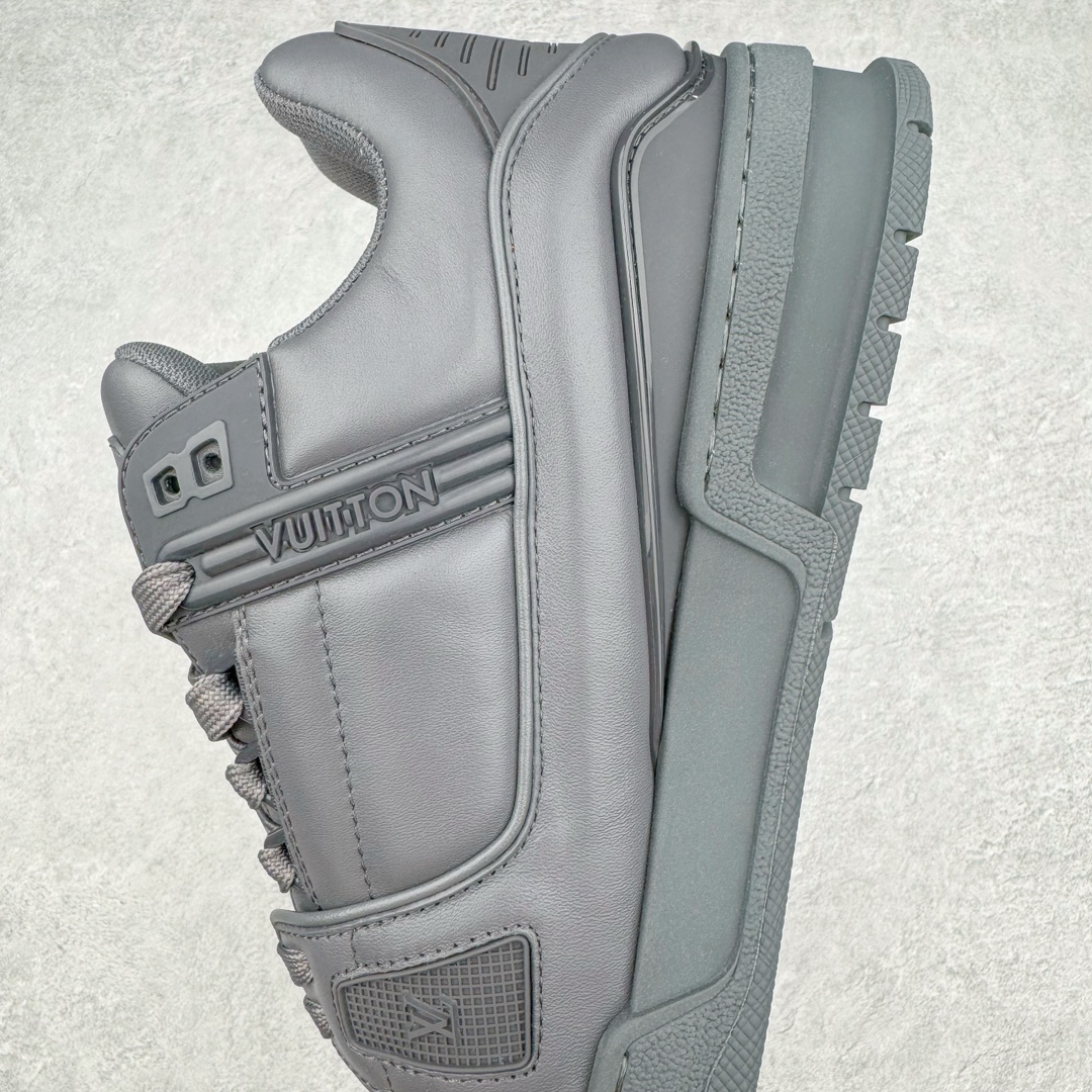 图片[7]-＃GD广顶 Louis Vuitton Trainer lv路易威登时装走秀运动时尚板鞋 外贸零售特供批次 2023全新纸板数据 印花高频效果碾压市面 市售天花板产物 耗时半年巨作 全套原厂新版原纸板楦头开发 原厂特供皮料加持 市场所有版本中综合最强的货品 GD实力大厂出品 全网最全配色更新最快 最成熟的做工稳定的品控 完美鞋型超高的清洁度 零毛边线头瑕疵 全套原楦原纸版原鞋开模 全网最具灵魂的版型 正确原装黄色鞋盒 正确中底印花 鞋面印花3D高频深度立体 全鞋电脑针车 紧密相连 针距密度一致 环保乳胶注塑鞋垫 厚度脚感还原原版 皮面裁剪部位 统一油边封口工艺 原装橡胶大底含胶量大底组合零偏差 专柜全套包装 防尘袋 说明书 质保卡 男女鞋 尺码：35 36 37 38 39 40 41 42 43 44 45-选品中心