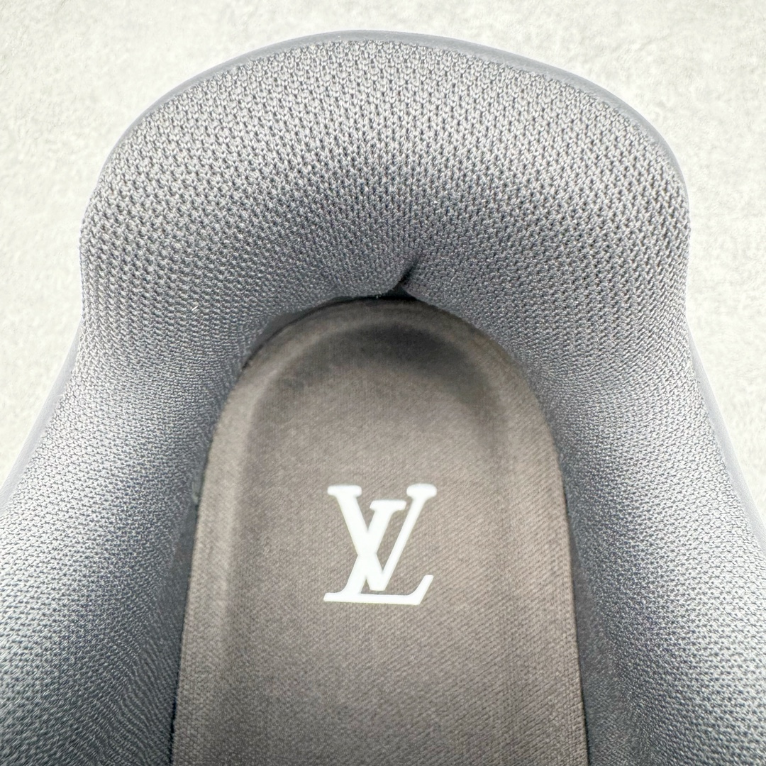 图片[16]-＃GD广顶 Louis Vuitton Trainer lv路易威登时装走秀运动时尚板鞋 外贸零售特供批次 2023全新纸板数据 印花高频效果碾压市面 市售天花板产物 耗时半年巨作 全套原厂新版原纸板楦头开发 原厂特供皮料加持 市场所有版本中综合最强的货品 GD实力大厂出品 全网最全配色更新最快 最成熟的做工稳定的品控 完美鞋型超高的清洁度 零毛边线头瑕疵 全套原楦原纸版原鞋开模 全网最具灵魂的版型 正确原装黄色鞋盒 正确中底印花 鞋面印花3D高频深度立体 全鞋电脑针车 紧密相连 针距密度一致 环保乳胶注塑鞋垫 厚度脚感还原原版 皮面裁剪部位 统一油边封口工艺 原装橡胶大底含胶量大底组合零偏差 专柜全套包装 防尘袋 说明书 质保卡 男女鞋 尺码：35 36 37 38 39 40 41 42 43 44 45-选品中心