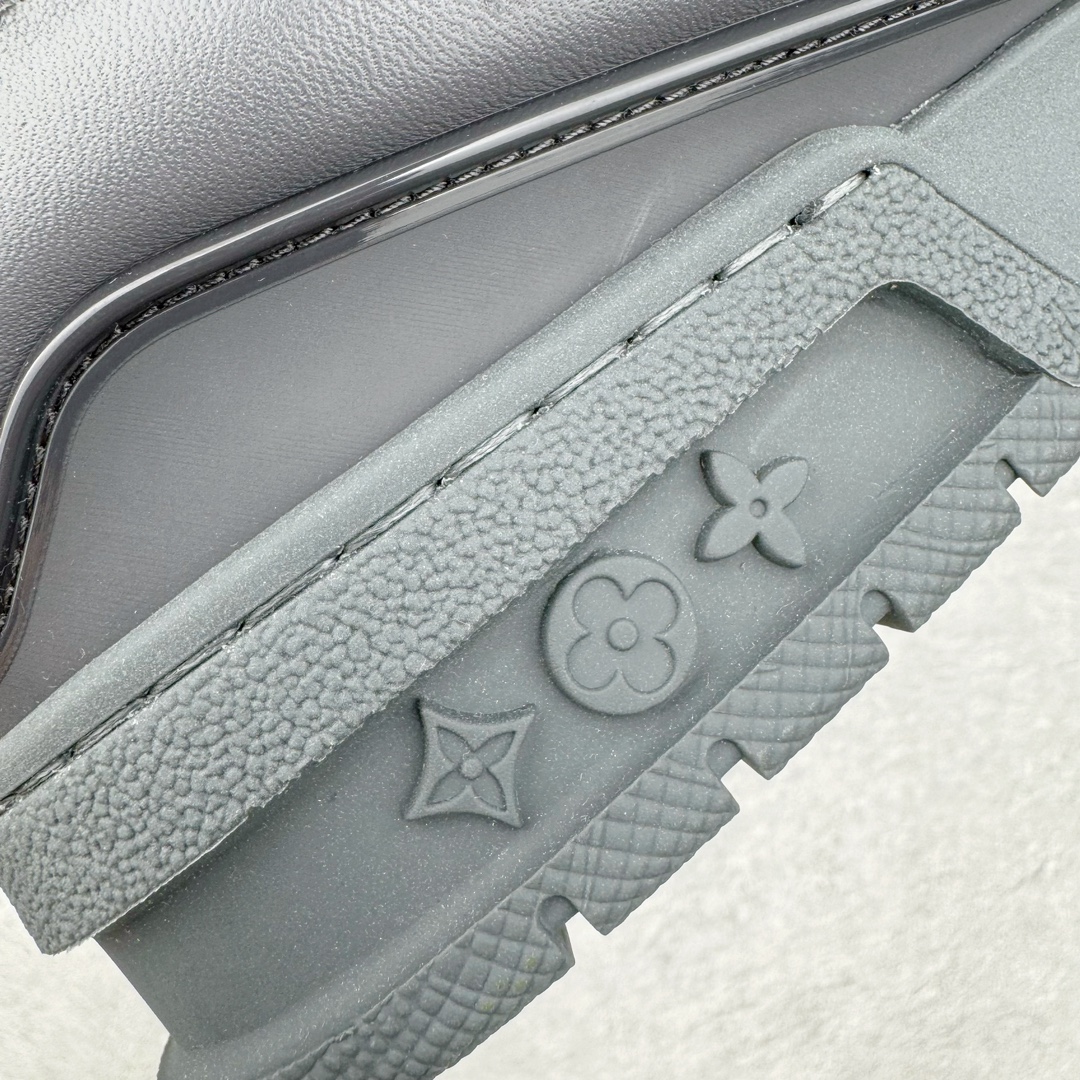 图片[20]-＃GD广顶 Louis Vuitton Trainer lv路易威登时装走秀运动时尚板鞋 外贸零售特供批次 2023全新纸板数据 印花高频效果碾压市面 市售天花板产物 耗时半年巨作 全套原厂新版原纸板楦头开发 原厂特供皮料加持 市场所有版本中综合最强的货品 GD实力大厂出品 全网最全配色更新最快 最成熟的做工稳定的品控 完美鞋型超高的清洁度 零毛边线头瑕疵 全套原楦原纸版原鞋开模 全网最具灵魂的版型 正确原装黄色鞋盒 正确中底印花 鞋面印花3D高频深度立体 全鞋电脑针车 紧密相连 针距密度一致 环保乳胶注塑鞋垫 厚度脚感还原原版 皮面裁剪部位 统一油边封口工艺 原装橡胶大底含胶量大底组合零偏差 专柜全套包装 防尘袋 说明书 质保卡 男女鞋 尺码：35 36 37 38 39 40 41 42 43 44 45-选品中心