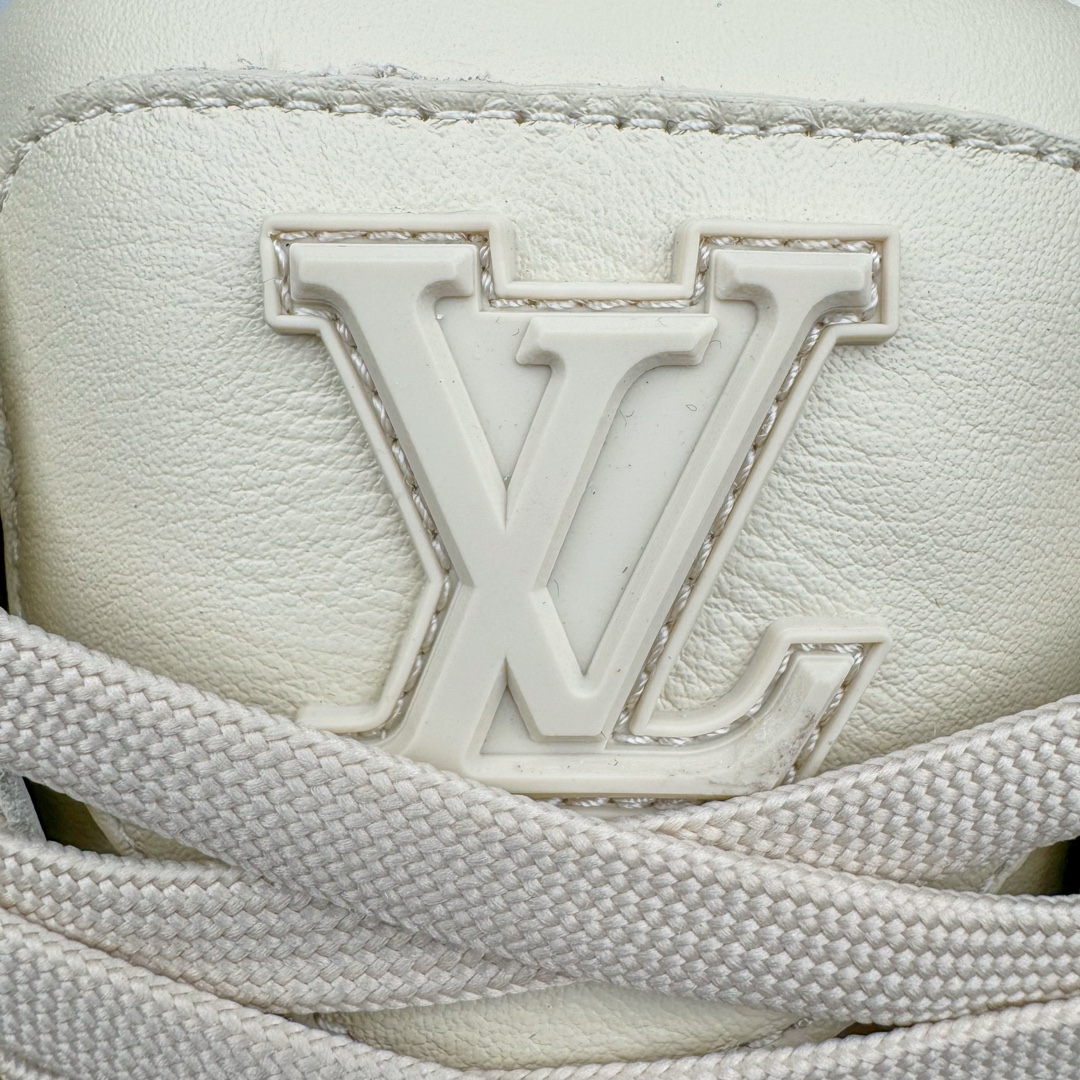 图片[15]-＃GD广顶 Louis Vuitton Trainer lv路易威登时装走秀运动时尚板鞋 外贸零售特供批次 2023全新纸板数据 印花高频效果碾压市面 市售天花板产物 耗时半年巨作 全套原厂新版原纸板楦头开发 原厂特供皮料加持 市场所有版本中综合最强的货品 GD实力大厂出品 全网最全配色更新最快 最成熟的做工稳定的品控 完美鞋型超高的清洁度 零毛边线头瑕疵 全套原楦原纸版原鞋开模 全网最具灵魂的版型 正确原装黄色鞋盒 正确中底印花 鞋面印花3D高频深度立体 全鞋电脑针车 紧密相连 针距密度一致 环保乳胶注塑鞋垫 厚度脚感还原原版 皮面裁剪部位 统一油边封口工艺 原装橡胶大底含胶量大底组合零偏差 专柜全套包装 防尘袋 说明书 质保卡 男女鞋 尺码：35 36 37 38 39 40 41 42 43 44 45-选品中心