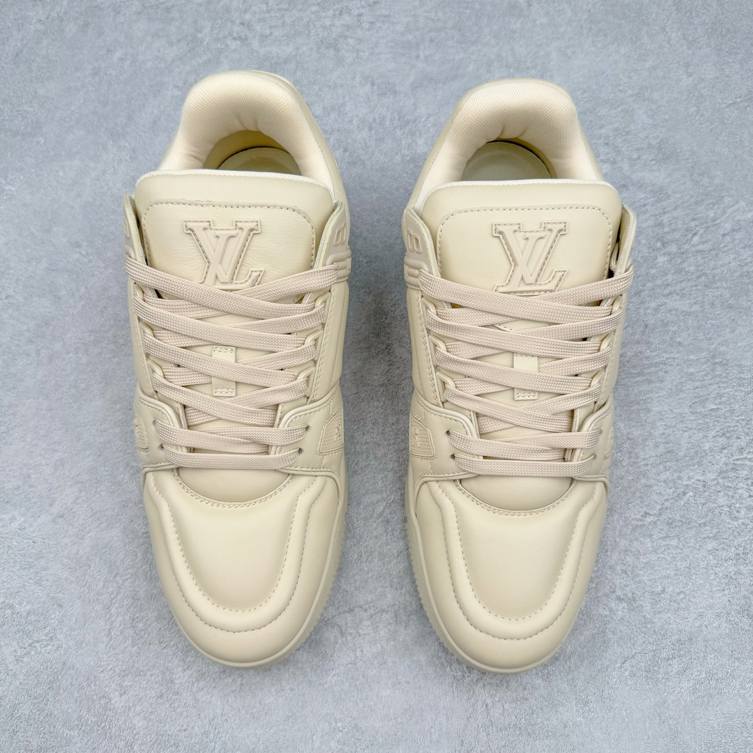 图片[2]-＃GD广顶 Louis Vuitton Trainer lv路易威登时装走秀运动时尚板鞋 外贸零售特供批次 2023全新纸板数据 印花高频效果碾压市面 市售天花板产物 耗时半年巨作 全套原厂新版原纸板楦头开发 原厂特供皮料加持 市场所有版本中综合最强的货品 GD实力大厂出品 全网最全配色更新最快 最成熟的做工稳定的品控 完美鞋型超高的清洁度 零毛边线头瑕疵 全套原楦原纸版原鞋开模 全网最具灵魂的版型 正确原装黄色鞋盒 正确中底印花 鞋面印花3D高频深度立体 全鞋电脑针车 紧密相连 针距密度一致 环保乳胶注塑鞋垫 厚度脚感还原原版 皮面裁剪部位 统一油边封口工艺 原装橡胶大底含胶量大底组合零偏差 专柜全套包装 防尘袋 说明书 质保卡 男女鞋 尺码：35 36 37 38 39 40 41 42 43 44 45-选品中心