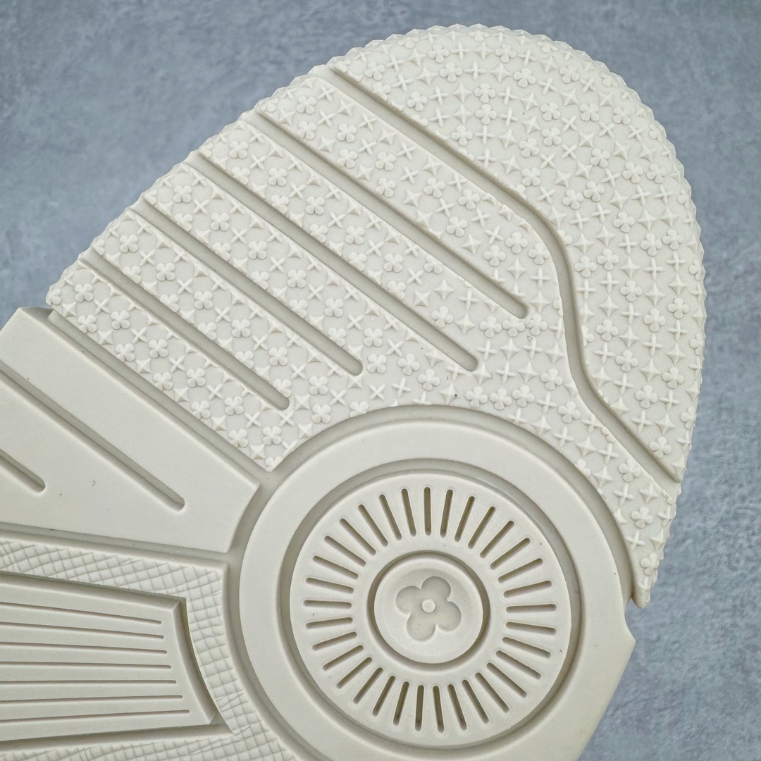 图片[10]-＃GD广顶 Louis Vuitton Trainer lv路易威登时装走秀运动时尚板鞋 外贸零售特供批次 2023全新纸板数据 印花高频效果碾压市面 市售天花板产物 耗时半年巨作 全套原厂新版原纸板楦头开发 原厂特供皮料加持 市场所有版本中综合最强的货品 GD实力大厂出品 全网最全配色更新最快 最成熟的做工稳定的品控 完美鞋型超高的清洁度 零毛边线头瑕疵 全套原楦原纸版原鞋开模 全网最具灵魂的版型 正确原装黄色鞋盒 正确中底印花 鞋面印花3D高频深度立体 全鞋电脑针车 紧密相连 针距密度一致 环保乳胶注塑鞋垫 厚度脚感还原原版 皮面裁剪部位 统一油边封口工艺 原装橡胶大底含胶量大底组合零偏差 专柜全套包装 防尘袋 说明书 质保卡 男女鞋 尺码：35 36 37 38 39 40 41 42 43 44 45-选品中心