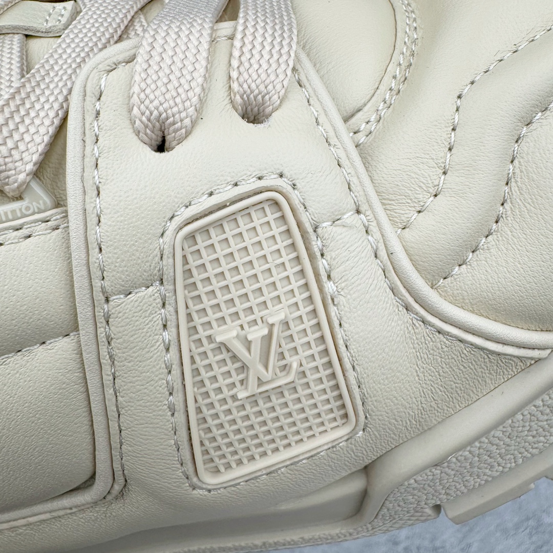 图片[11]-＃GD广顶 Louis Vuitton Trainer lv路易威登时装走秀运动时尚板鞋 外贸零售特供批次 2023全新纸板数据 印花高频效果碾压市面 市售天花板产物 耗时半年巨作 全套原厂新版原纸板楦头开发 原厂特供皮料加持 市场所有版本中综合最强的货品 GD实力大厂出品 全网最全配色更新最快 最成熟的做工稳定的品控 完美鞋型超高的清洁度 零毛边线头瑕疵 全套原楦原纸版原鞋开模 全网最具灵魂的版型 正确原装黄色鞋盒 正确中底印花 鞋面印花3D高频深度立体 全鞋电脑针车 紧密相连 针距密度一致 环保乳胶注塑鞋垫 厚度脚感还原原版 皮面裁剪部位 统一油边封口工艺 原装橡胶大底含胶量大底组合零偏差 专柜全套包装 防尘袋 说明书 质保卡 男女鞋 尺码：35 36 37 38 39 40 41 42 43 44 45-选品中心