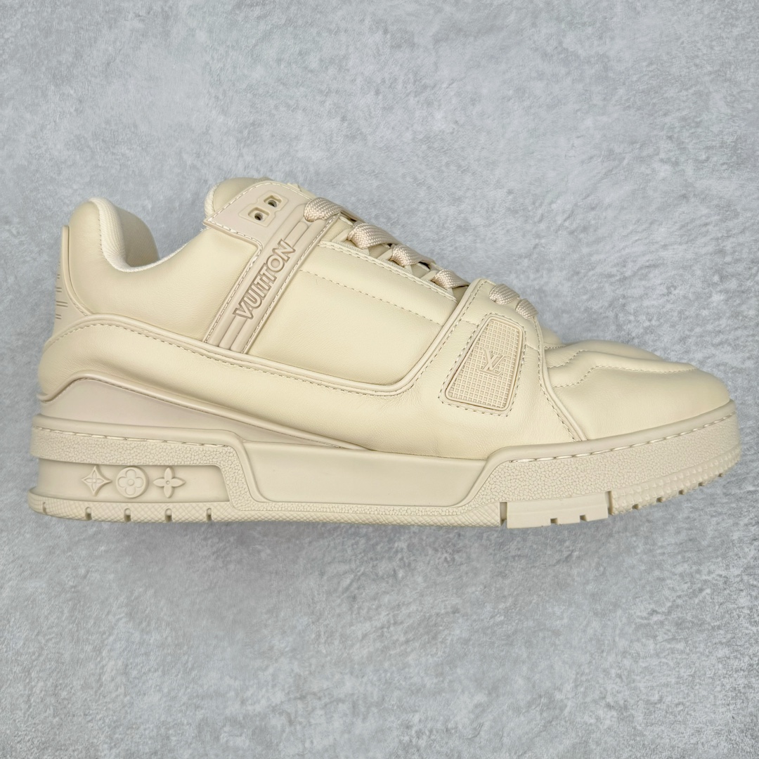 ＃GD广顶 Louis Vuitton Trainer lv路易威登时装走秀运动时尚板鞋 外贸零售特供批次 2023全新纸板数据 印花高频效果碾压市面 市售天花板产物 耗时半年巨作 全套原厂新版原纸板楦头开发 原厂特供皮料加持 市场所有版本中综合最强的货品 GD实力大厂出品 全网最全配色更新最快 最成熟的做工稳定的品控 完美鞋型超高的清洁度 零毛边线头瑕疵 全套原楦原纸版原鞋开模 全网最具灵魂的版型 正确原装黄色鞋盒 正确中底印花 鞋面印花3D高频深度立体 全鞋电脑针车 紧密相连 针距密度一致 环保乳胶注塑鞋垫 厚度脚感还原原版 皮面裁剪部位 统一油边封口工艺 原装橡胶大底含胶量大底组合零偏差 专柜全套包装 防尘袋 说明书 质保卡 男女鞋 尺码：35 36 37 38 39 40 41 42 43 44 45-选品中心